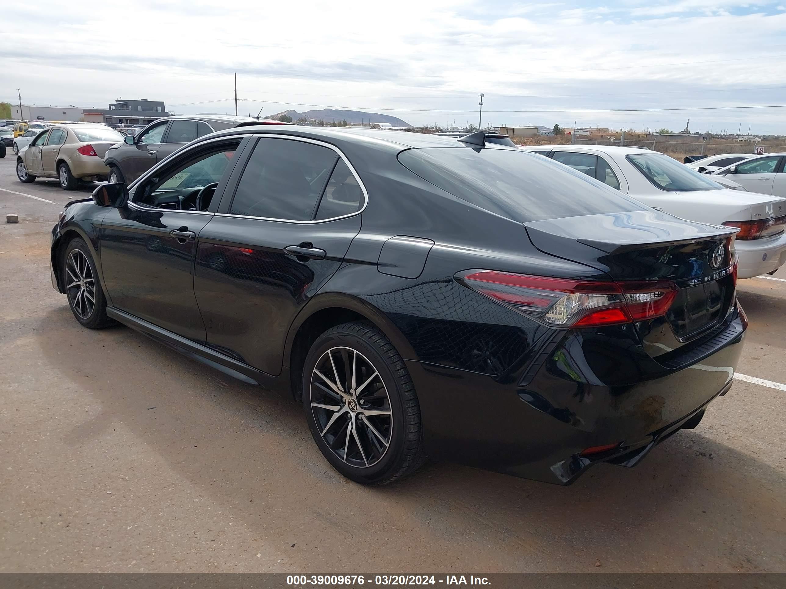 Photo 2 VIN: 4T1G11AKXMU526244 - TOYOTA CAMRY 