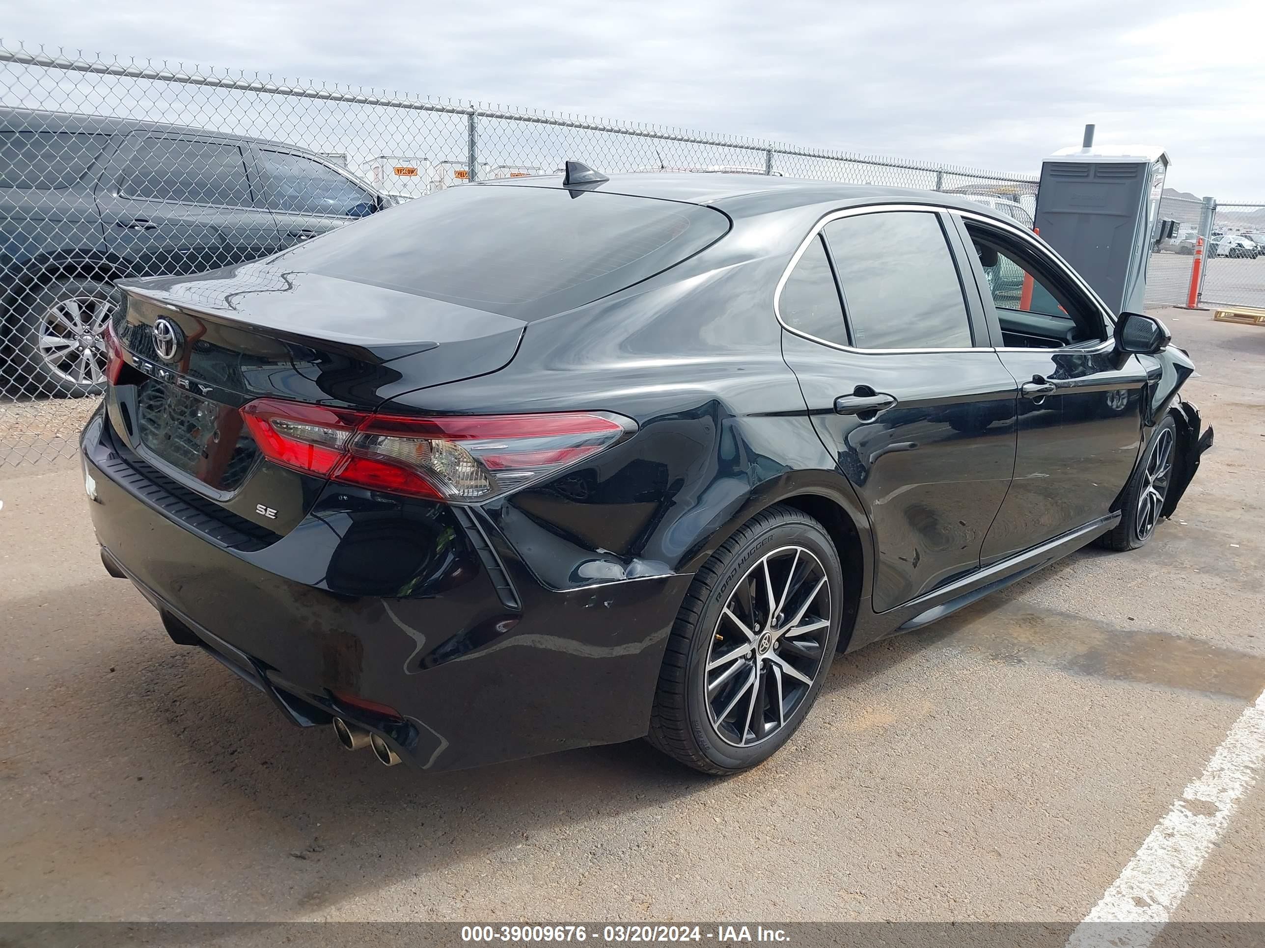 Photo 3 VIN: 4T1G11AKXMU526244 - TOYOTA CAMRY 