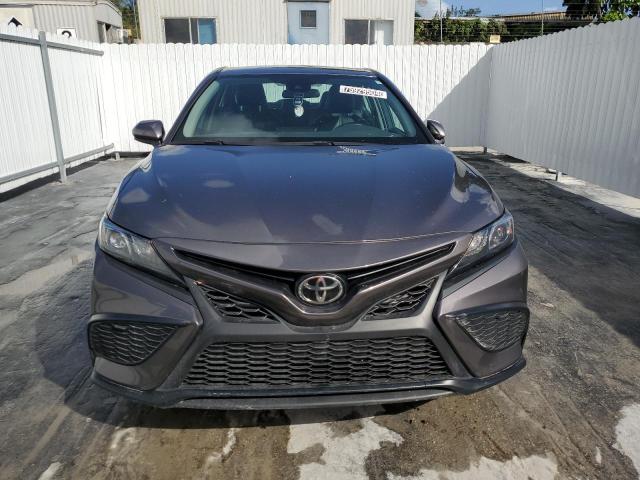 Photo 4 VIN: 4T1G11AKXMU590901 - TOYOTA CAMRY SE 