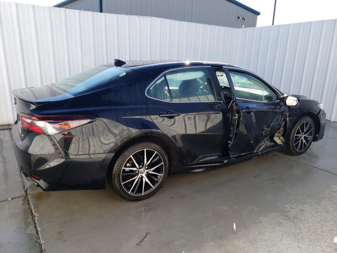 Photo 2 VIN: 4T1G11AKXNU622019 - TOYOTA CAMRY 