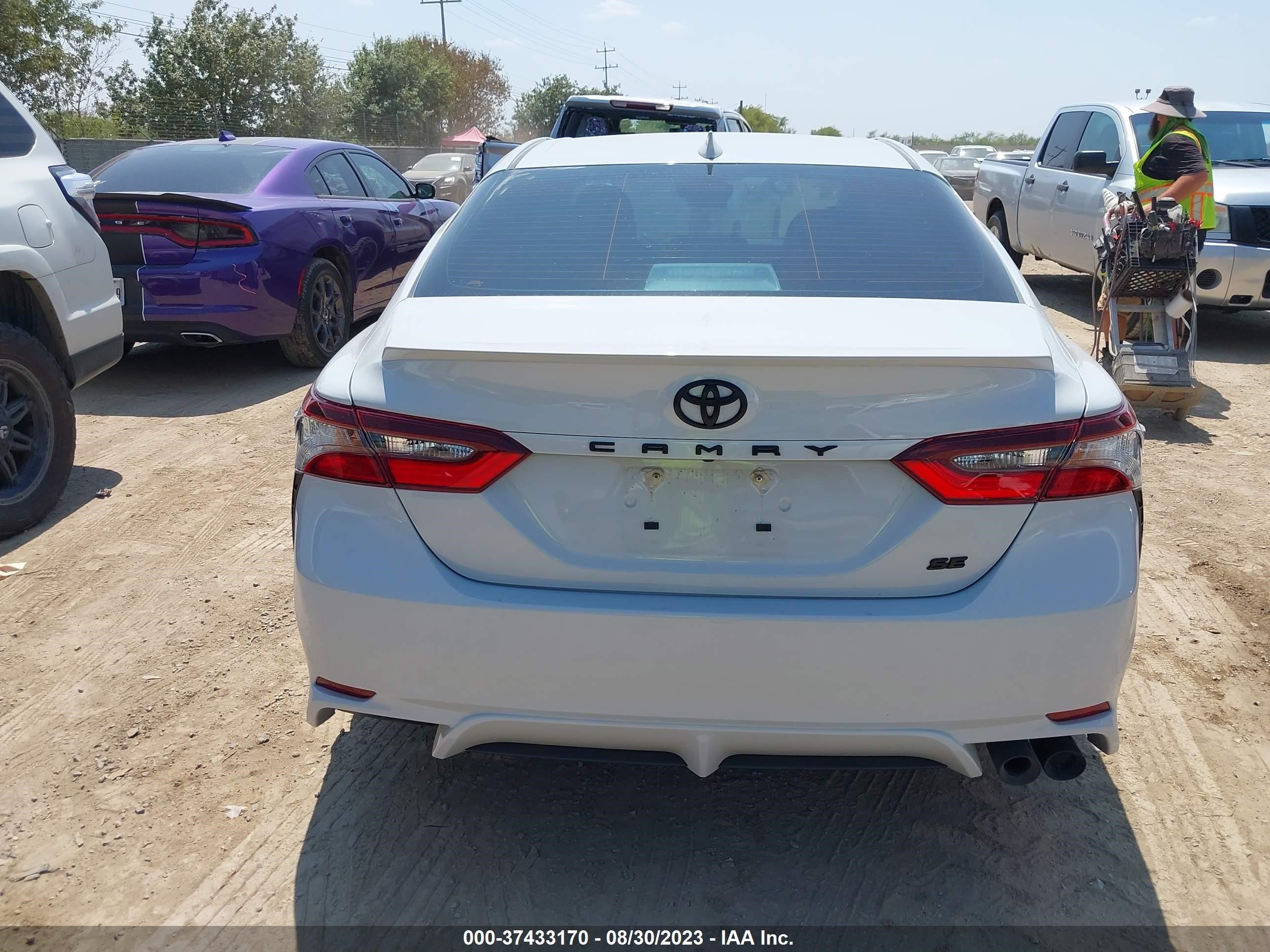 Photo 15 VIN: 4T1G11AKXPU128830 - TOYOTA CAMRY 