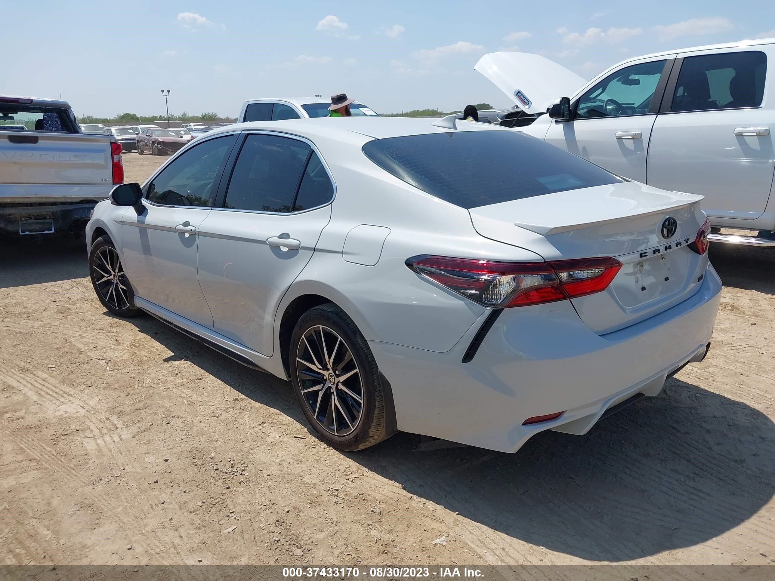 Photo 2 VIN: 4T1G11AKXPU128830 - TOYOTA CAMRY 