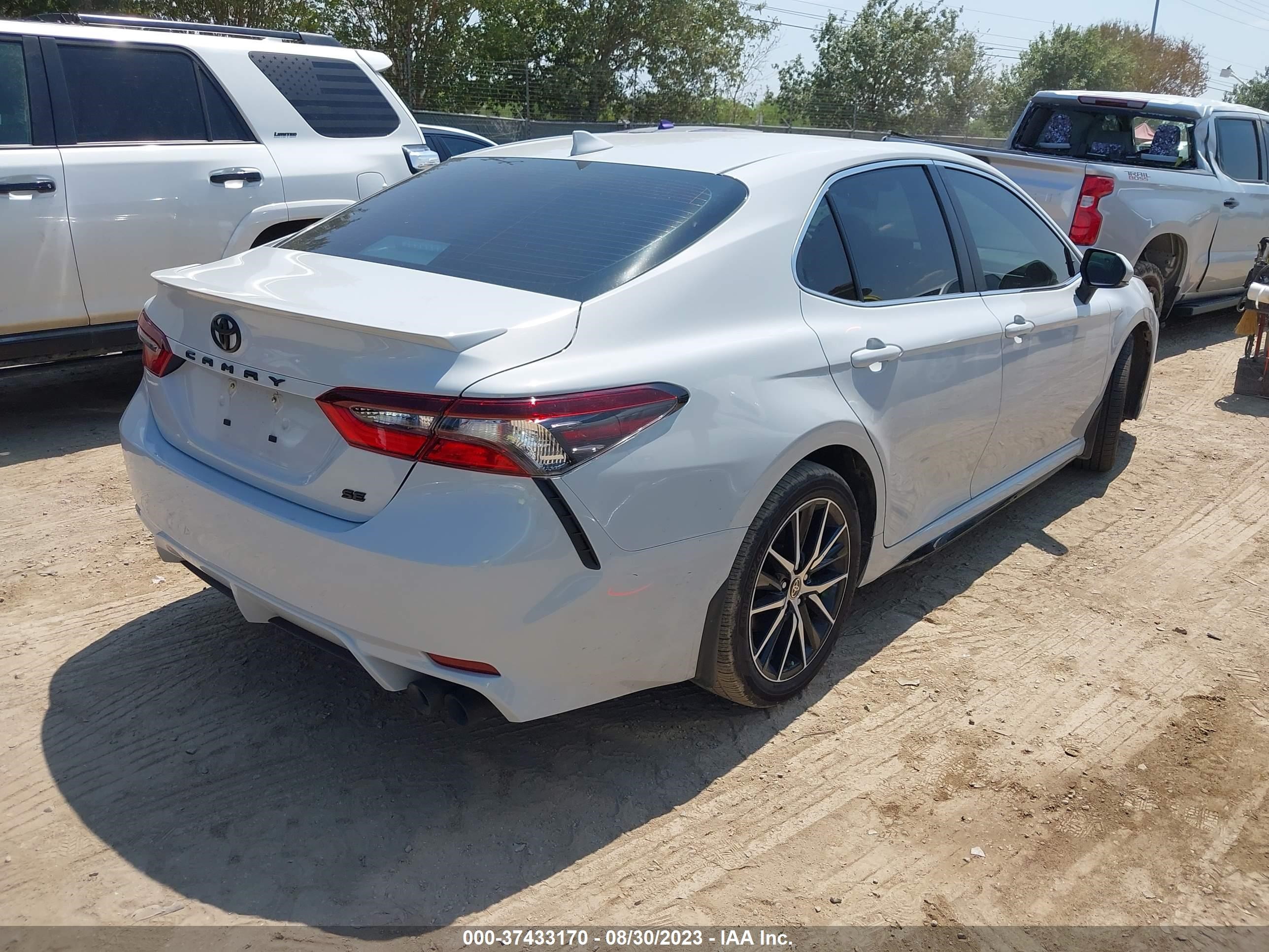 Photo 3 VIN: 4T1G11AKXPU128830 - TOYOTA CAMRY 