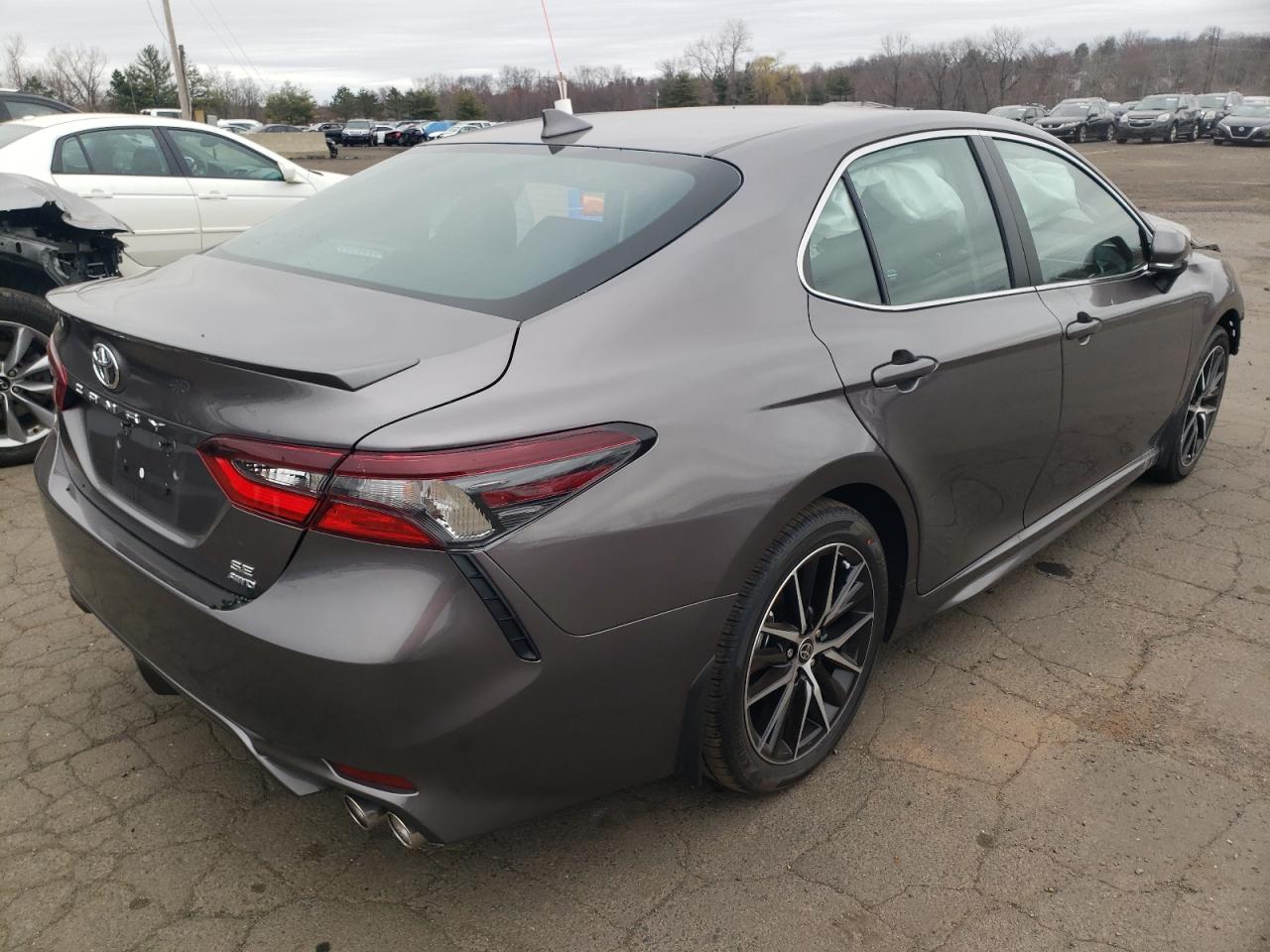 Photo 2 VIN: 4T1G11BK1RU121542 - TOYOTA CAMRY 