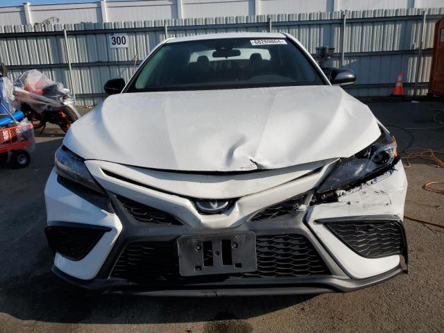 Photo 4 VIN: 4T1G11BK3MU045735 - TOYOTA CAMRY SE 