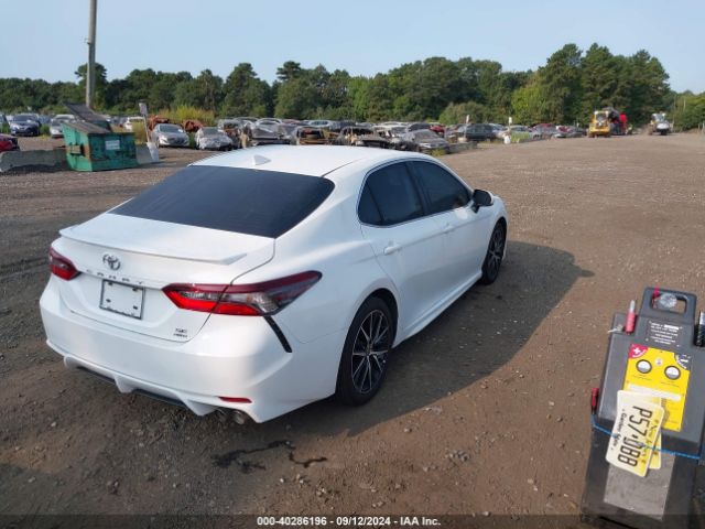 Photo 3 VIN: 4T1G11BK3NU071883 - TOYOTA CAMRY 