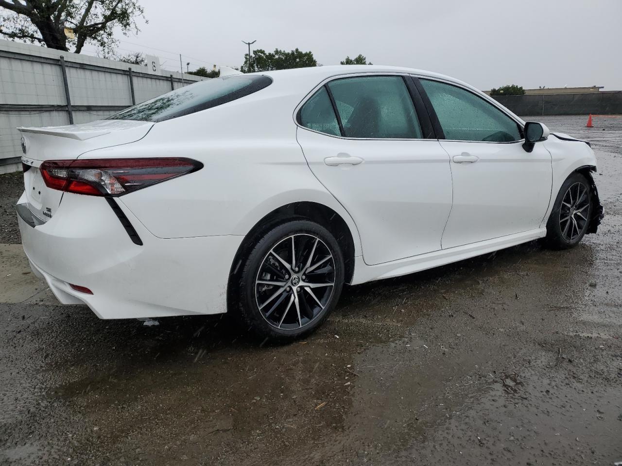 Photo 2 VIN: 4T1G31AK9PU617701 - TOYOTA CAMRY 