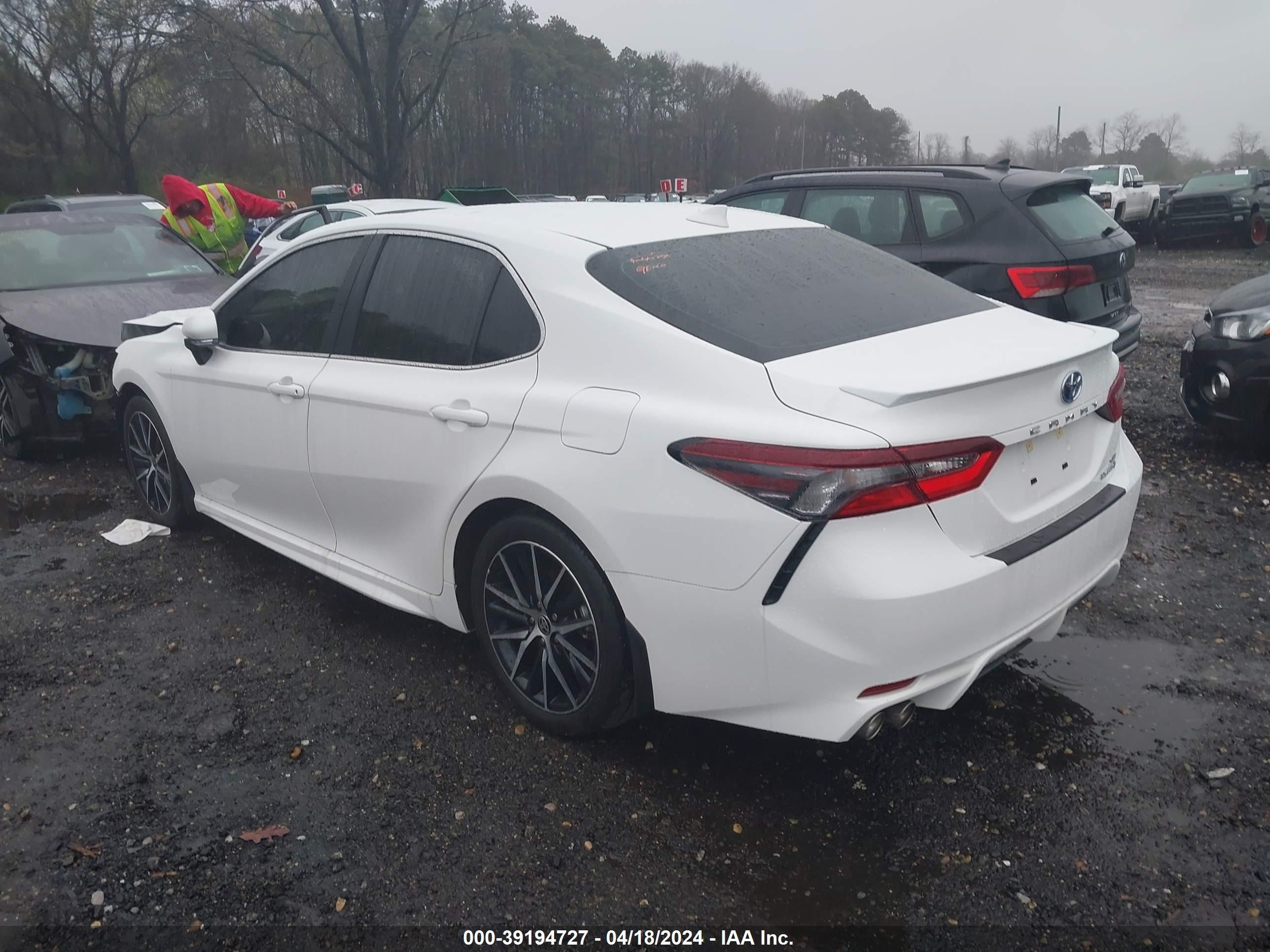 Photo 2 VIN: 4T1G31AKXRU063474 - TOYOTA CAMRY 