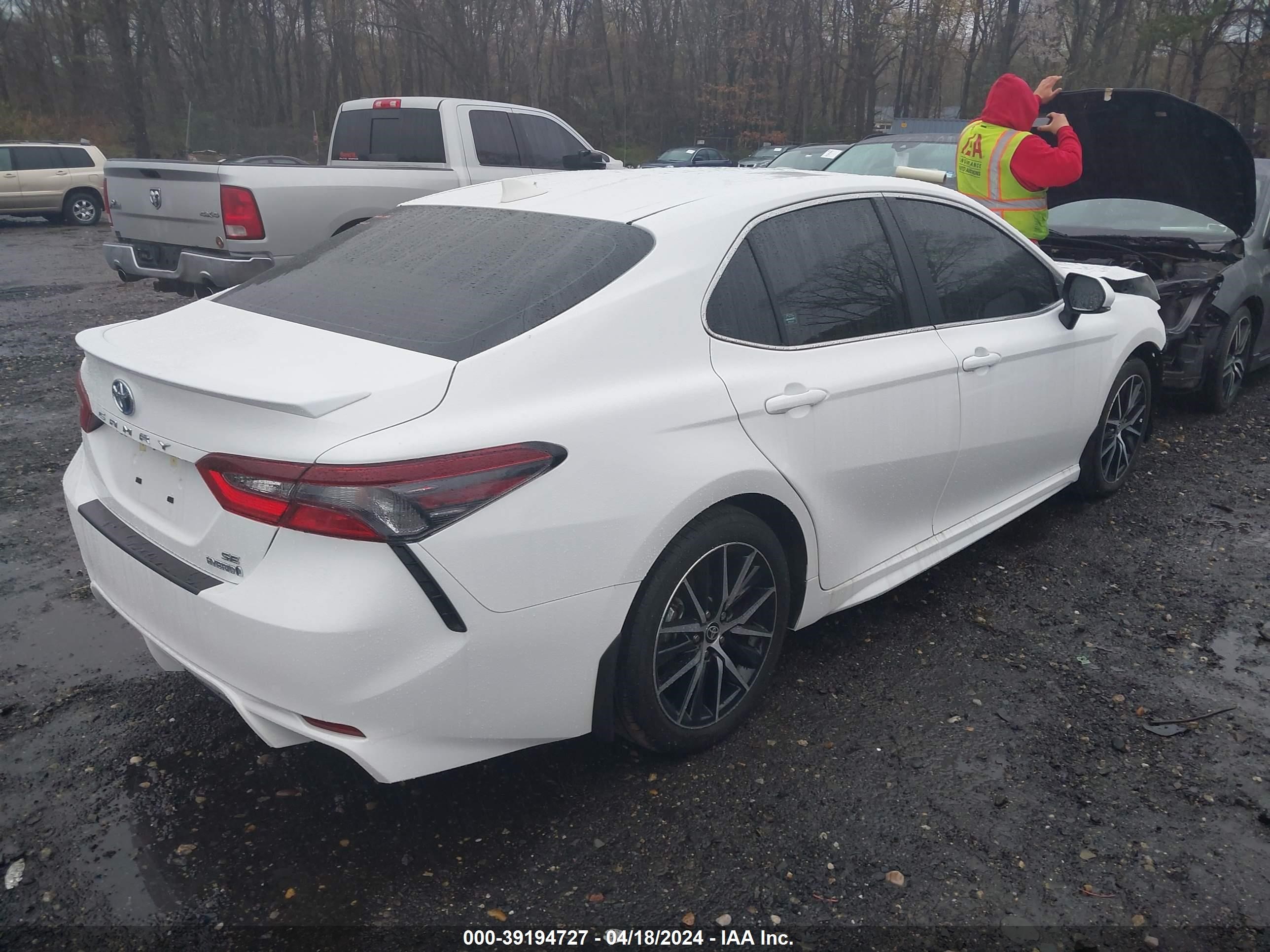 Photo 3 VIN: 4T1G31AKXRU063474 - TOYOTA CAMRY 