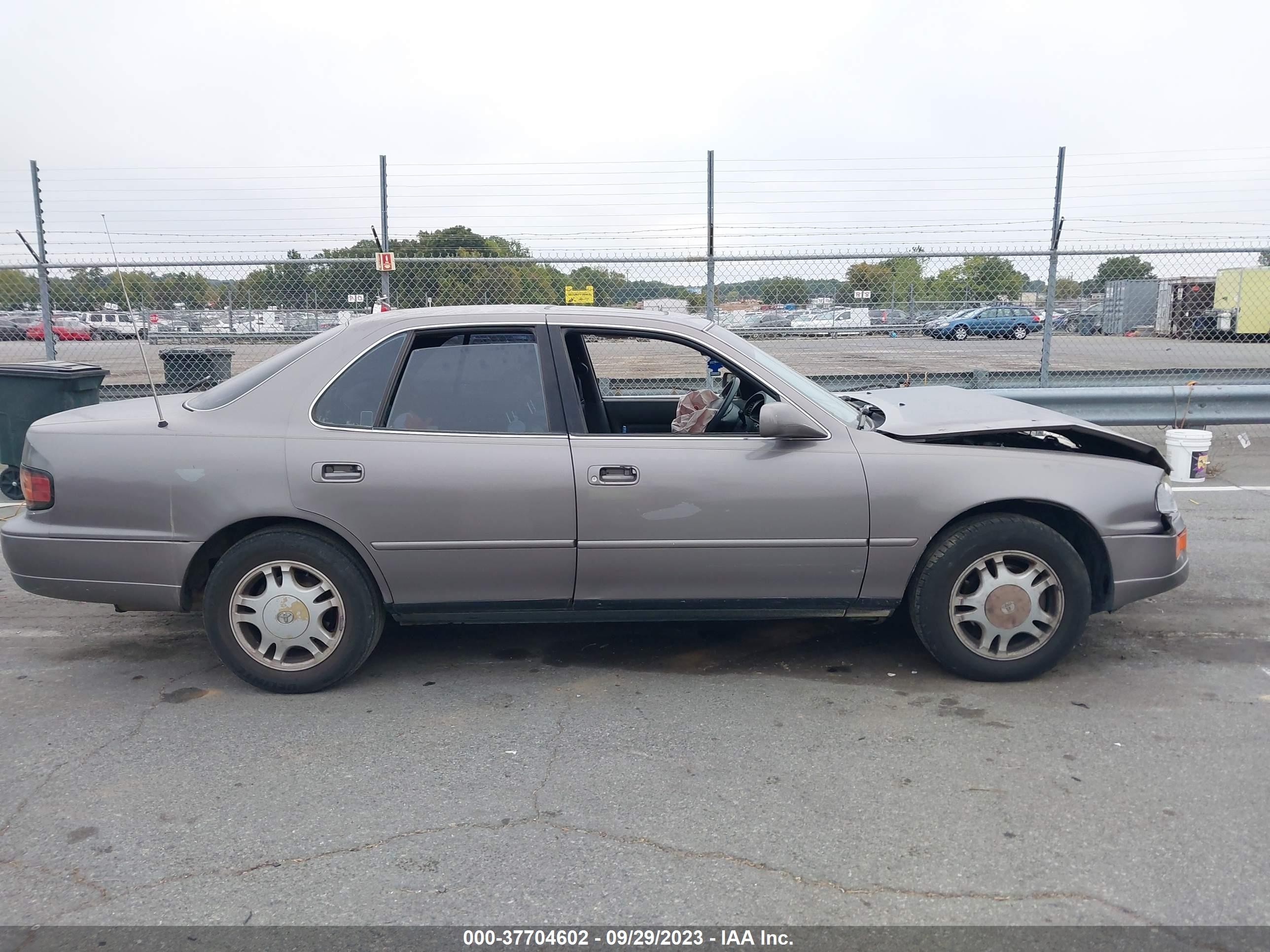 Photo 12 VIN: 4T1GK13E7RU006370 - TOYOTA CAMRY 