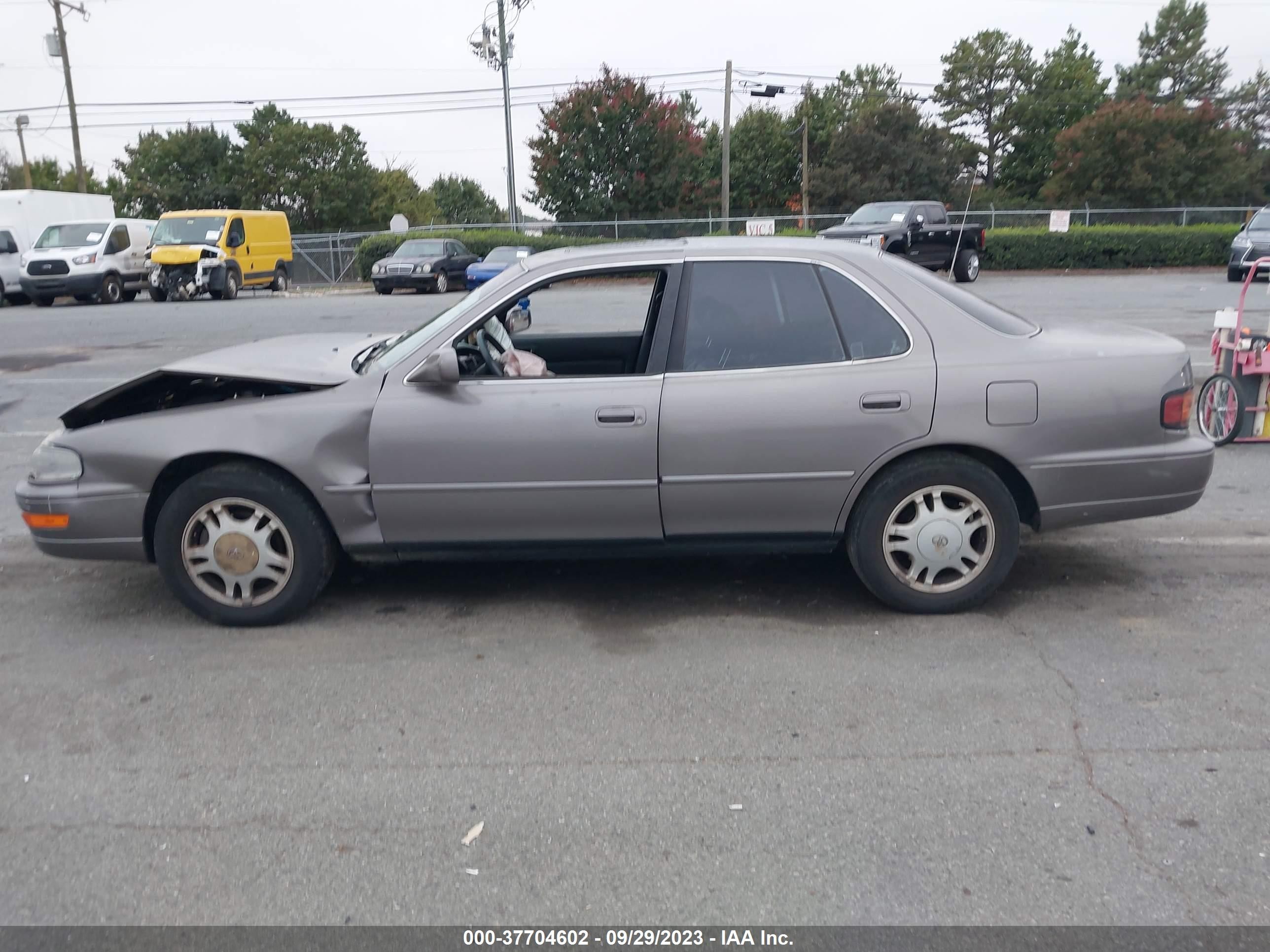 Photo 13 VIN: 4T1GK13E7RU006370 - TOYOTA CAMRY 