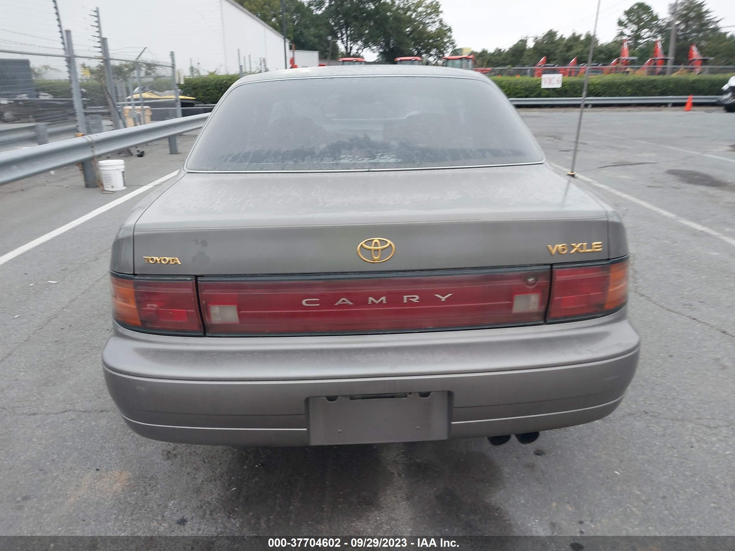 Photo 15 VIN: 4T1GK13E7RU006370 - TOYOTA CAMRY 