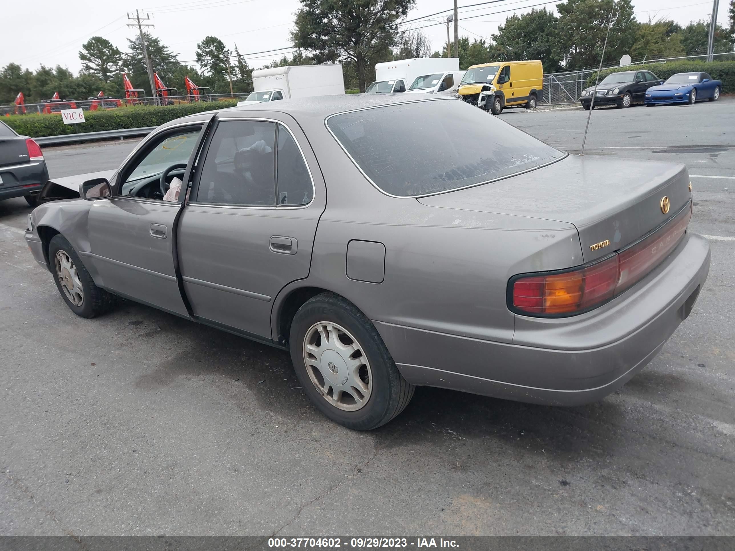 Photo 2 VIN: 4T1GK13E7RU006370 - TOYOTA CAMRY 