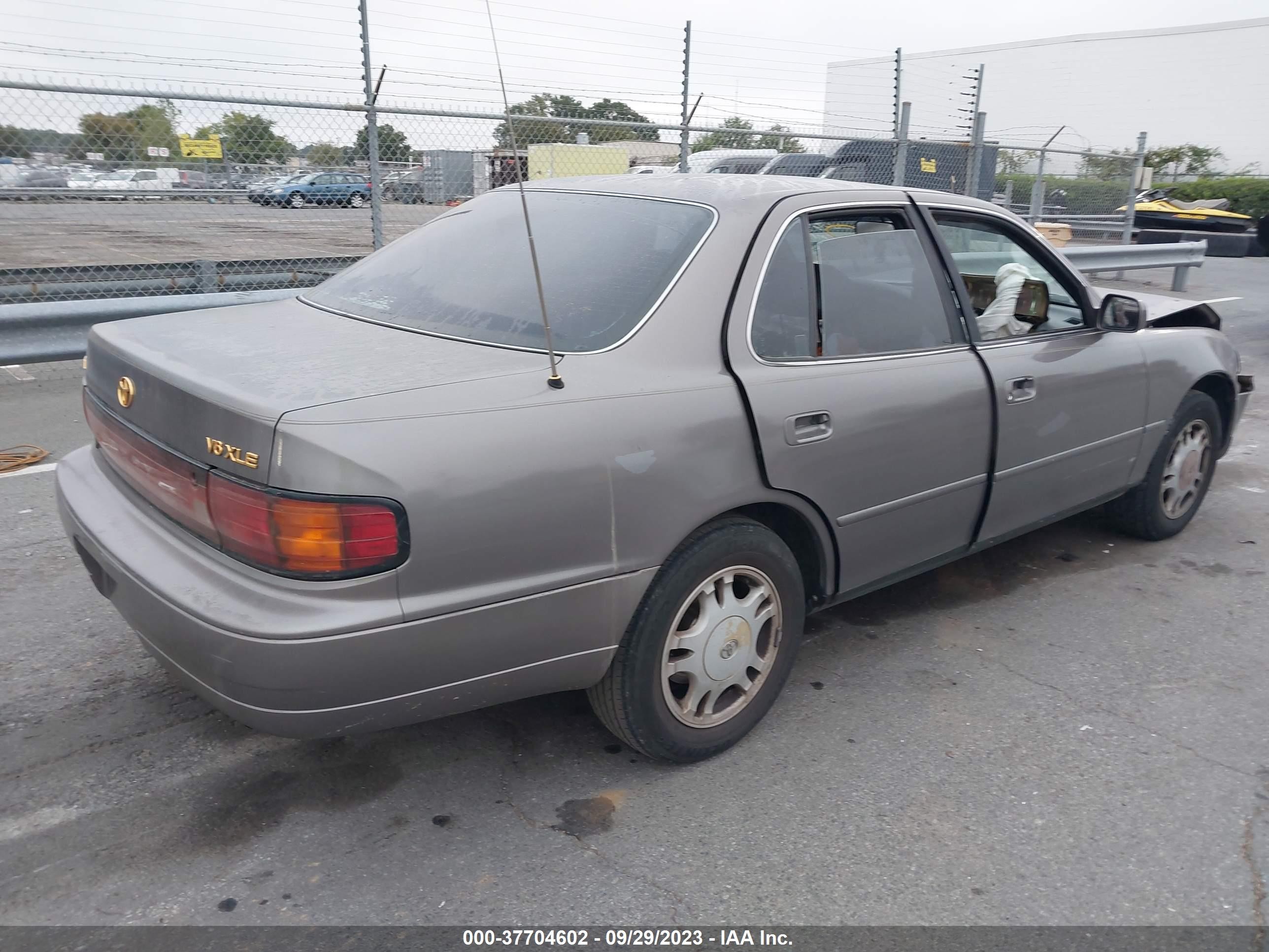 Photo 3 VIN: 4T1GK13E7RU006370 - TOYOTA CAMRY 