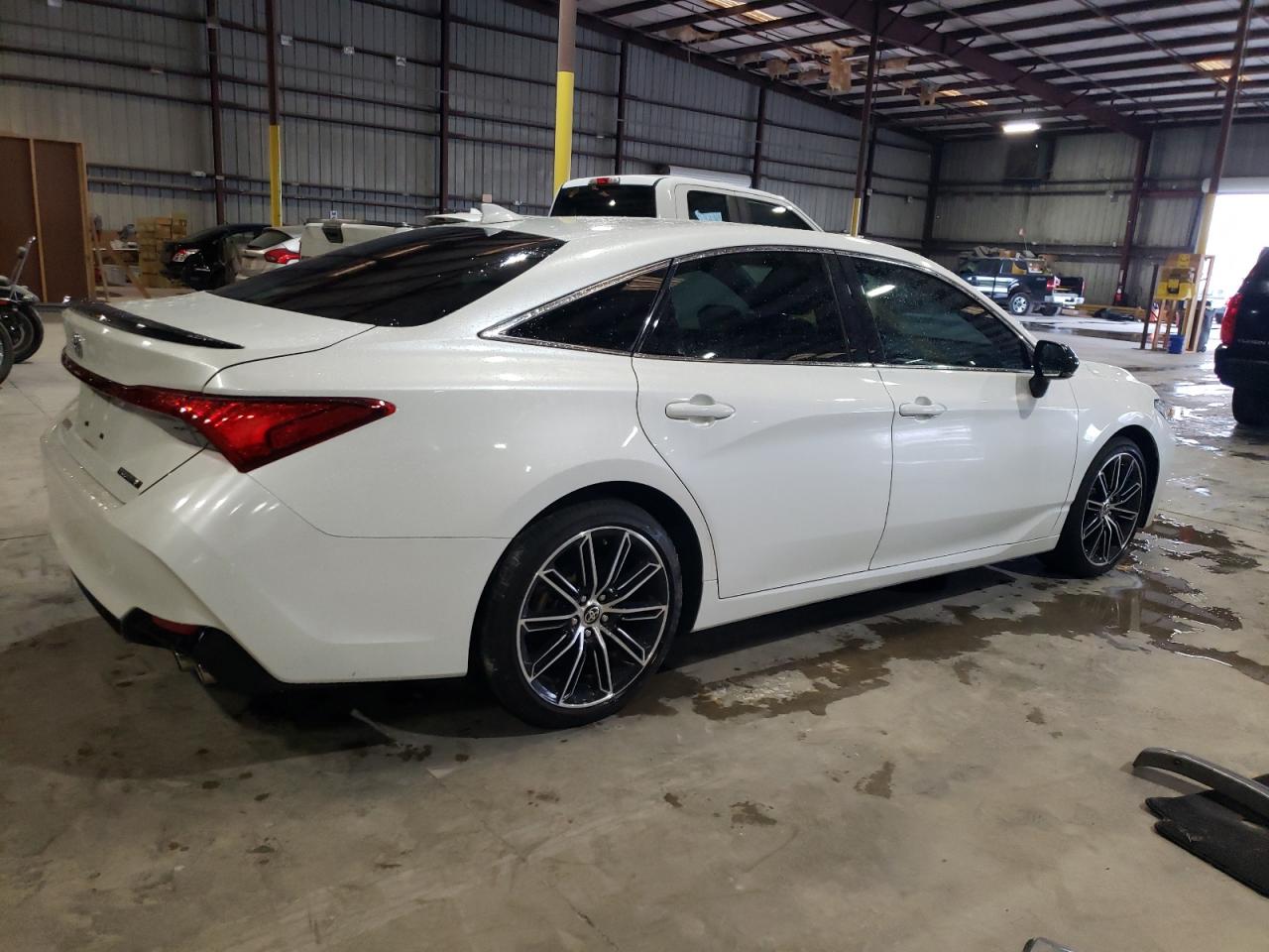 Photo 2 VIN: 4T1GZ1FB9MU063949 - TOYOTA AVALON 