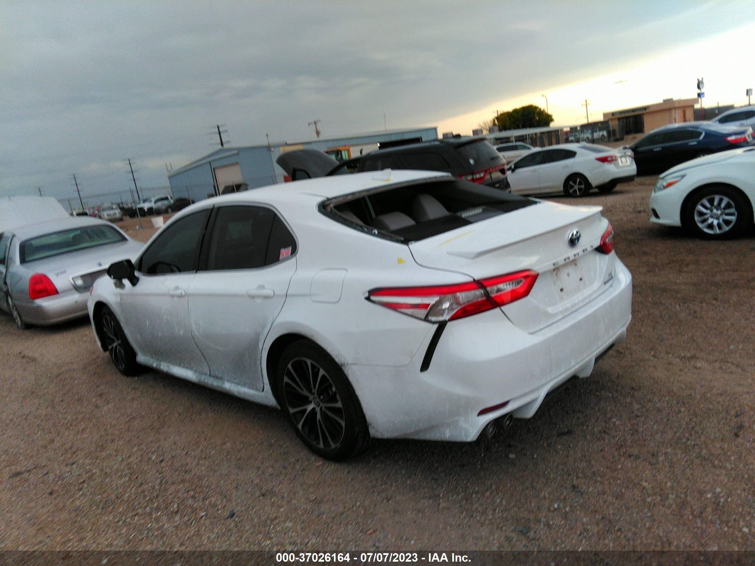 Photo 2 VIN: 4T1J31AK1LU546252 - TOYOTA CAMRY 