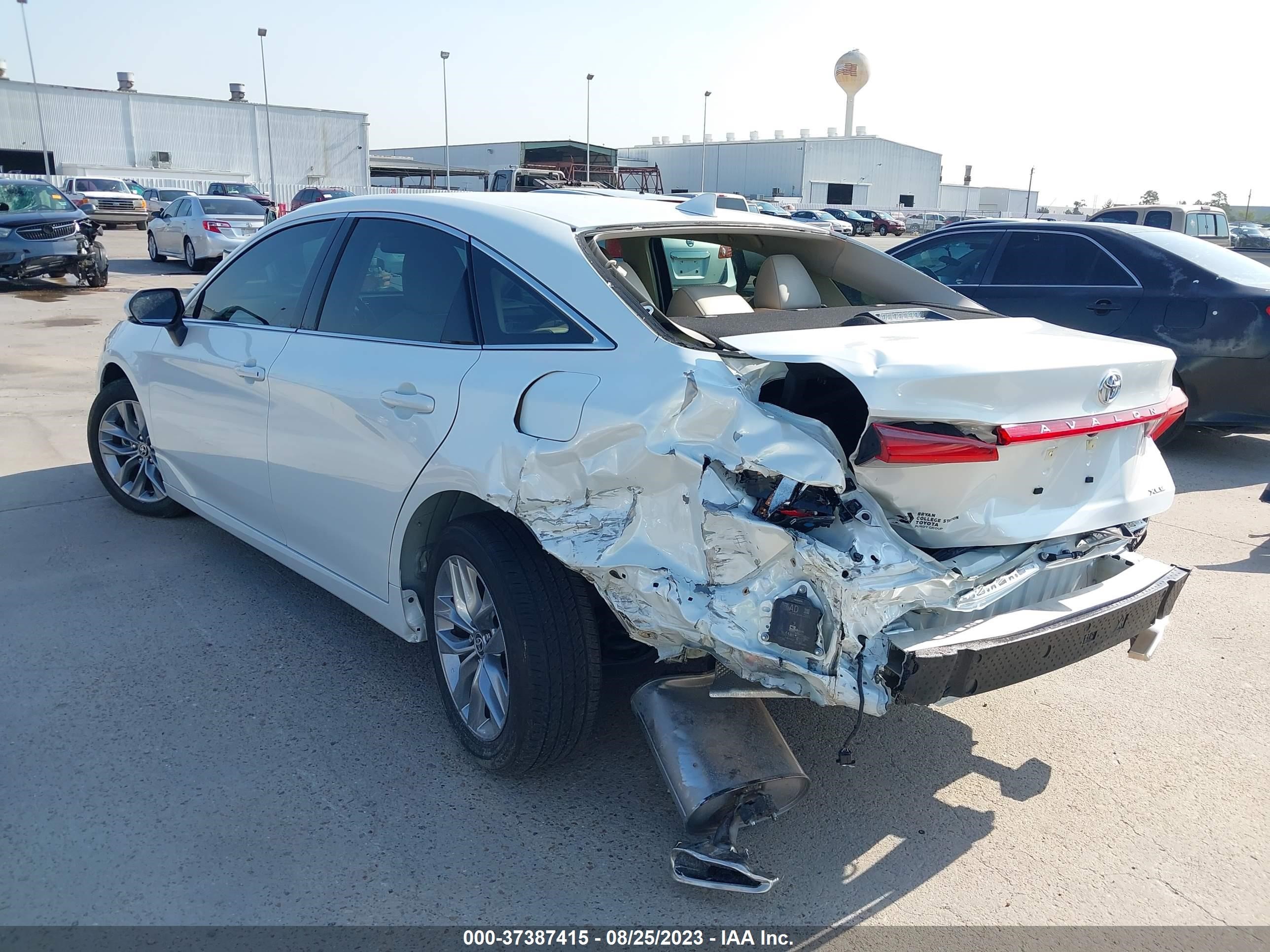 Photo 2 VIN: 4T1JZ1FB2NU085573 - TOYOTA AVALON 