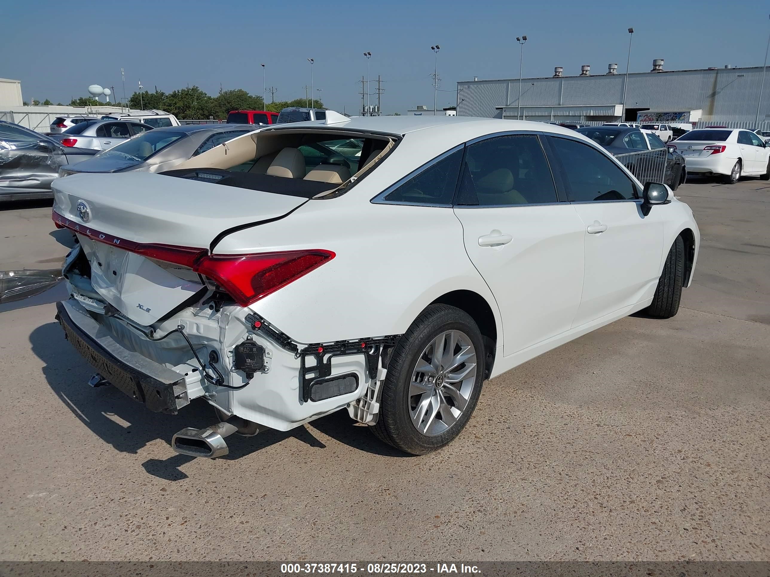 Photo 3 VIN: 4T1JZ1FB2NU085573 - TOYOTA AVALON 