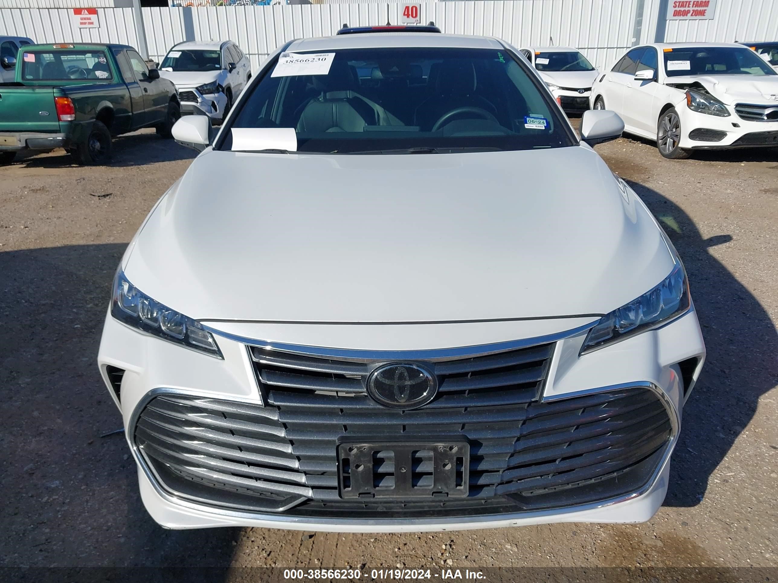 Photo 12 VIN: 4T1JZ1FB4NU088863 - TOYOTA AVALON 