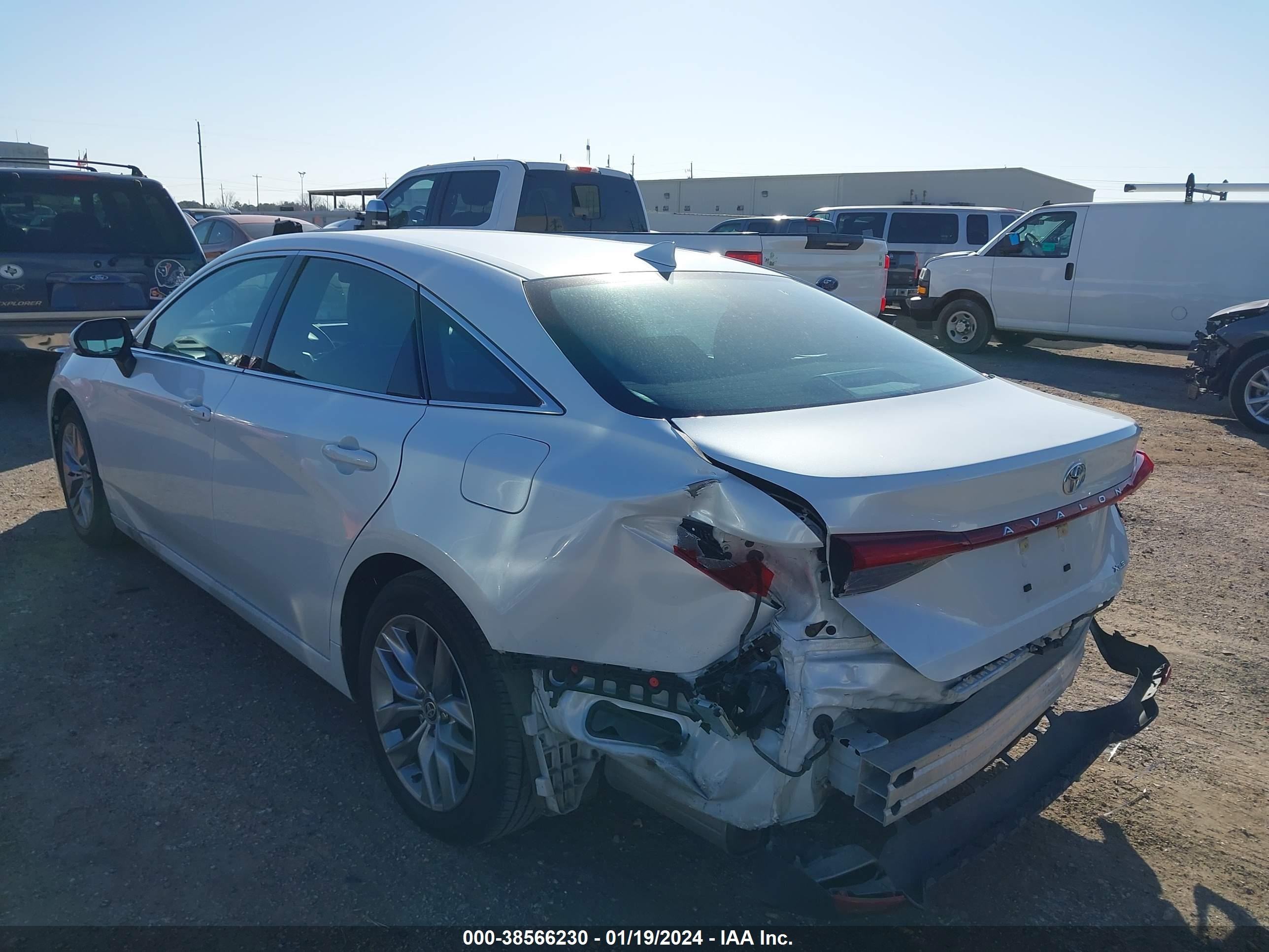 Photo 2 VIN: 4T1JZ1FB4NU088863 - TOYOTA AVALON 