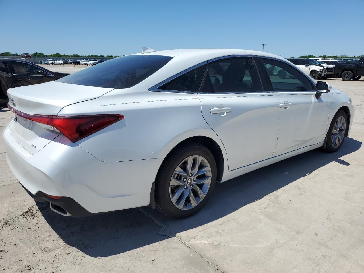 Photo 2 VIN: 4T1JZ1FB8NU086582 - TOYOTA AVALON 