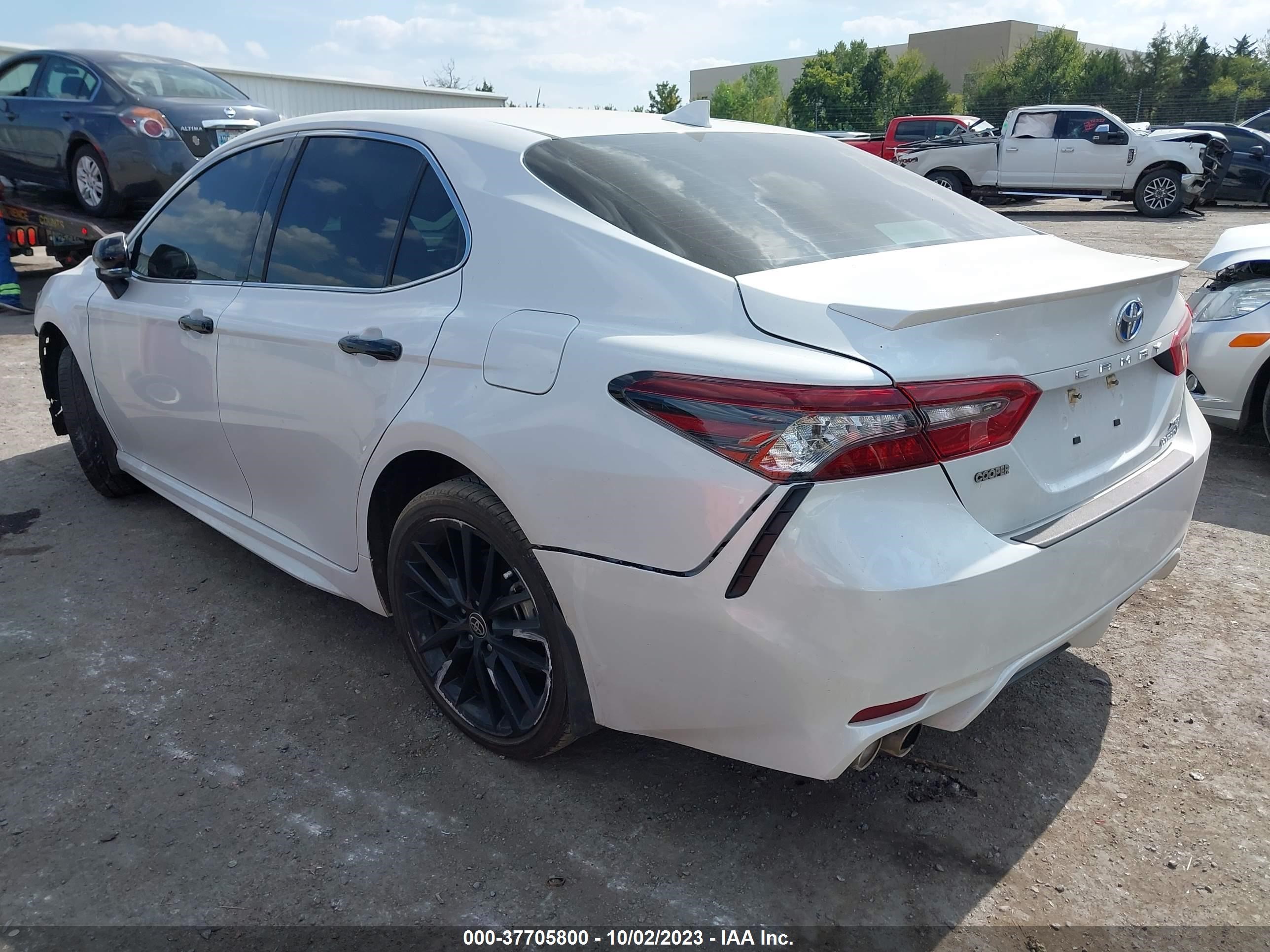 Photo 2 VIN: 4T1K31AKXPU603235 - TOYOTA CAMRY 