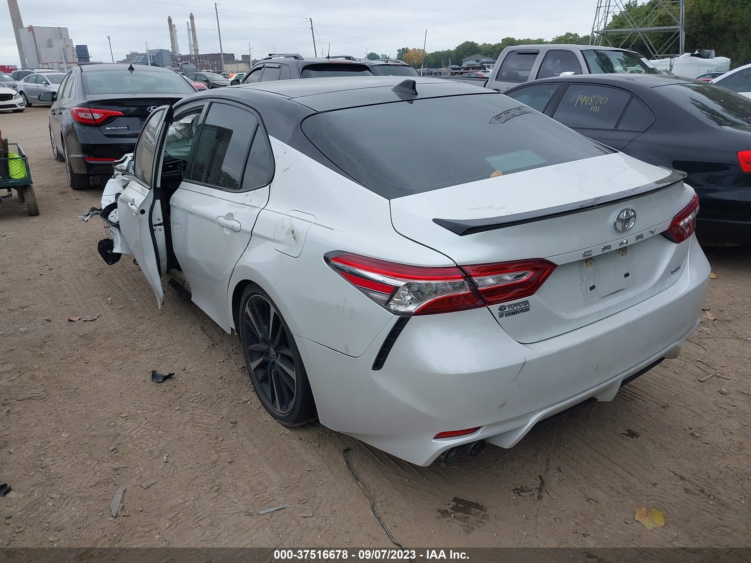 Photo 2 VIN: 4T1K61AK3LU378397 - TOYOTA CAMRY 