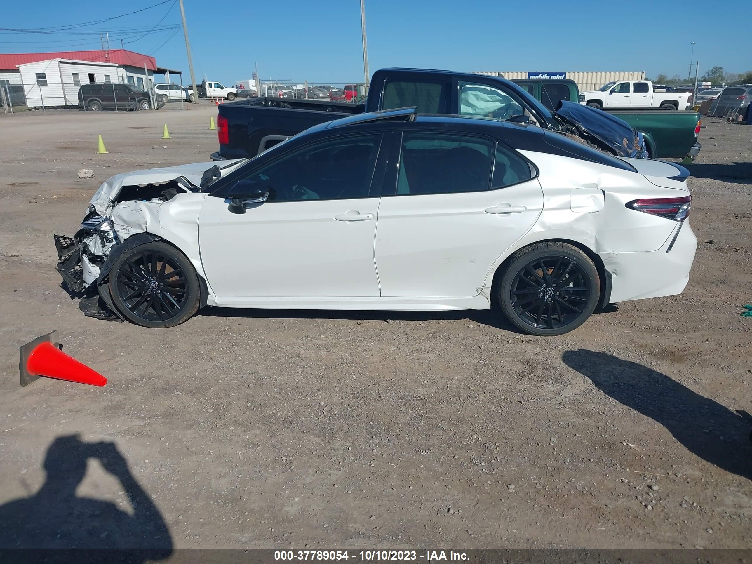 Photo 13 VIN: 4T1K61AK4NU036007 - TOYOTA CAMRY 