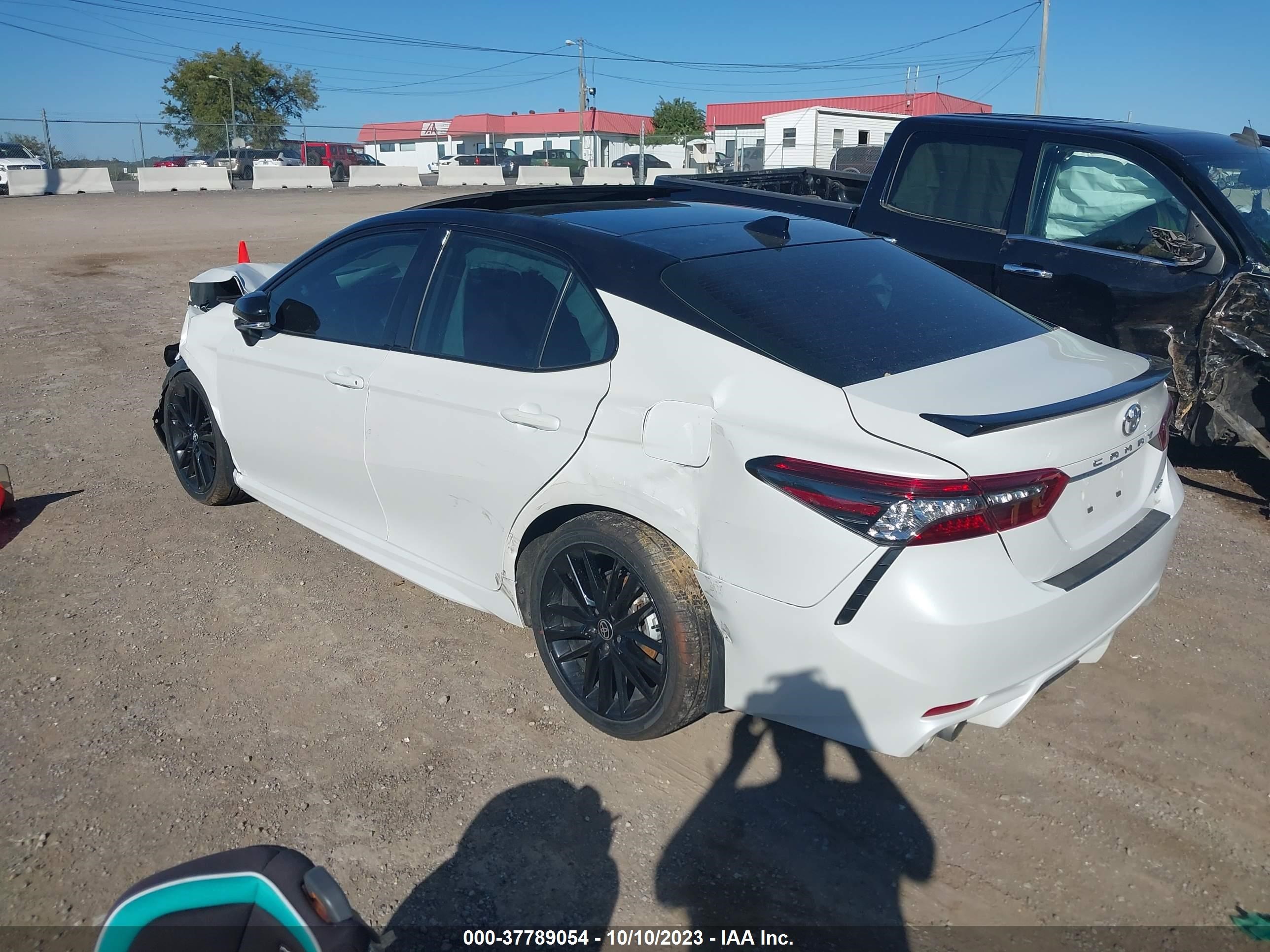 Photo 2 VIN: 4T1K61AK4NU036007 - TOYOTA CAMRY 