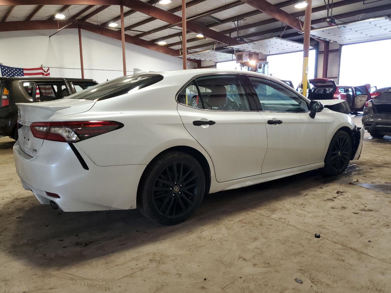 Photo 2 VIN: 4T1K61AK6NU035702 - TOYOTA CAMRY 