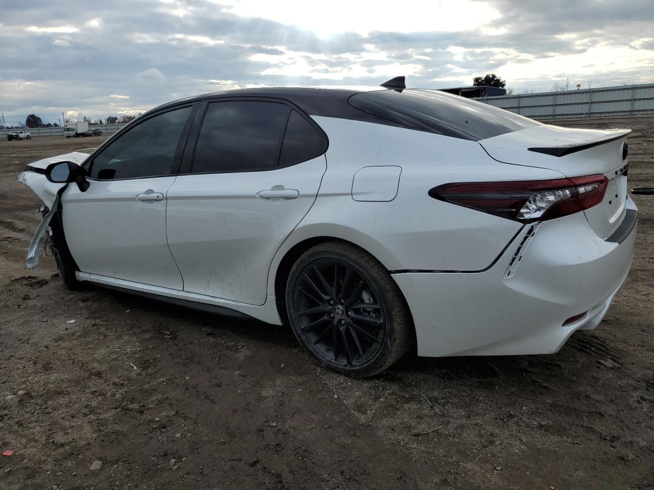 Photo 1 VIN: 4T1K61AK9NU028677 - TOYOTA CAMRY 