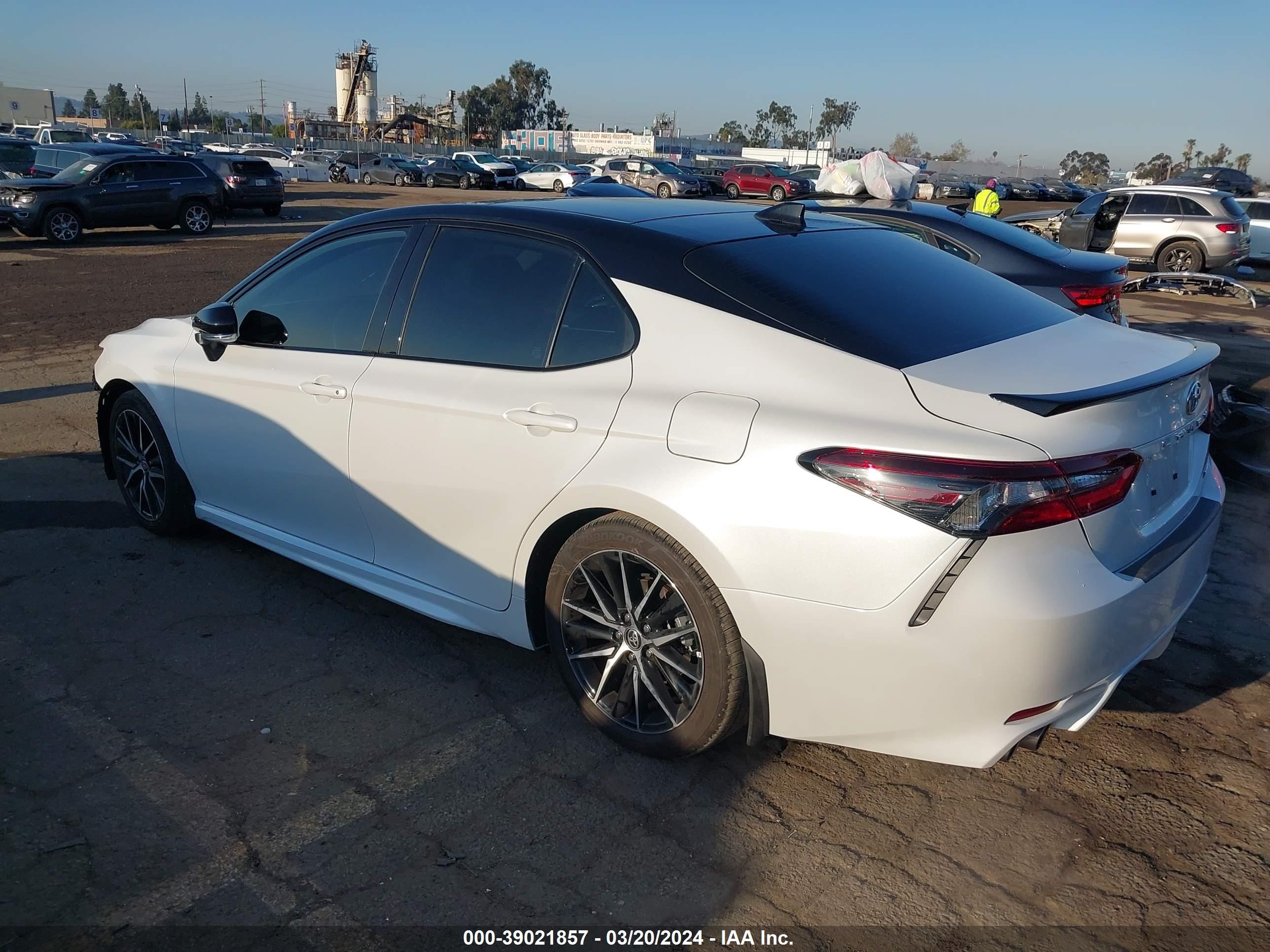 Photo 2 VIN: 4T1KZ1AK0PU080385 - TOYOTA CAMRY 