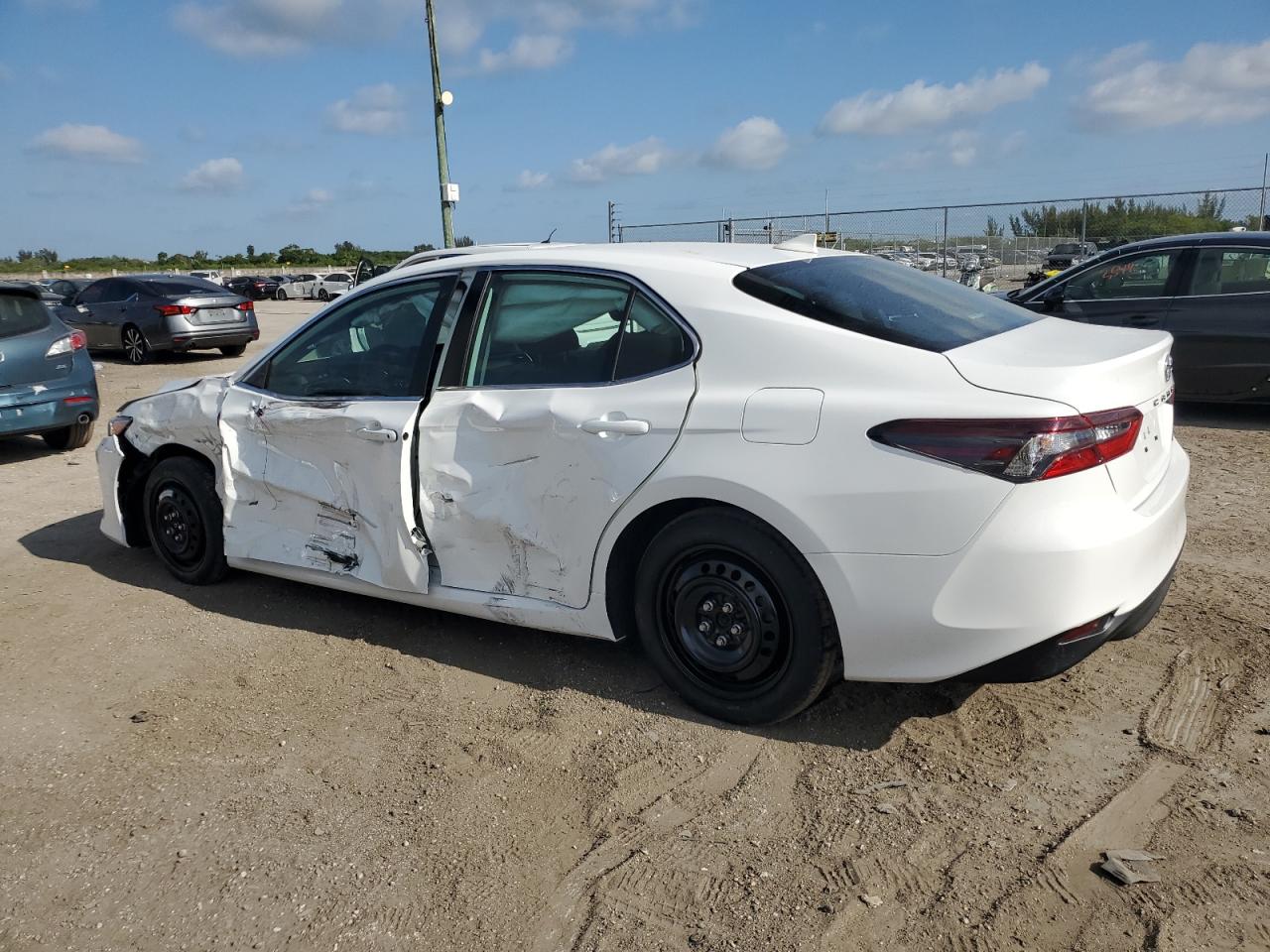 Photo 1 VIN: 4T1R11AK0RU224557 - TOYOTA CAMRY 