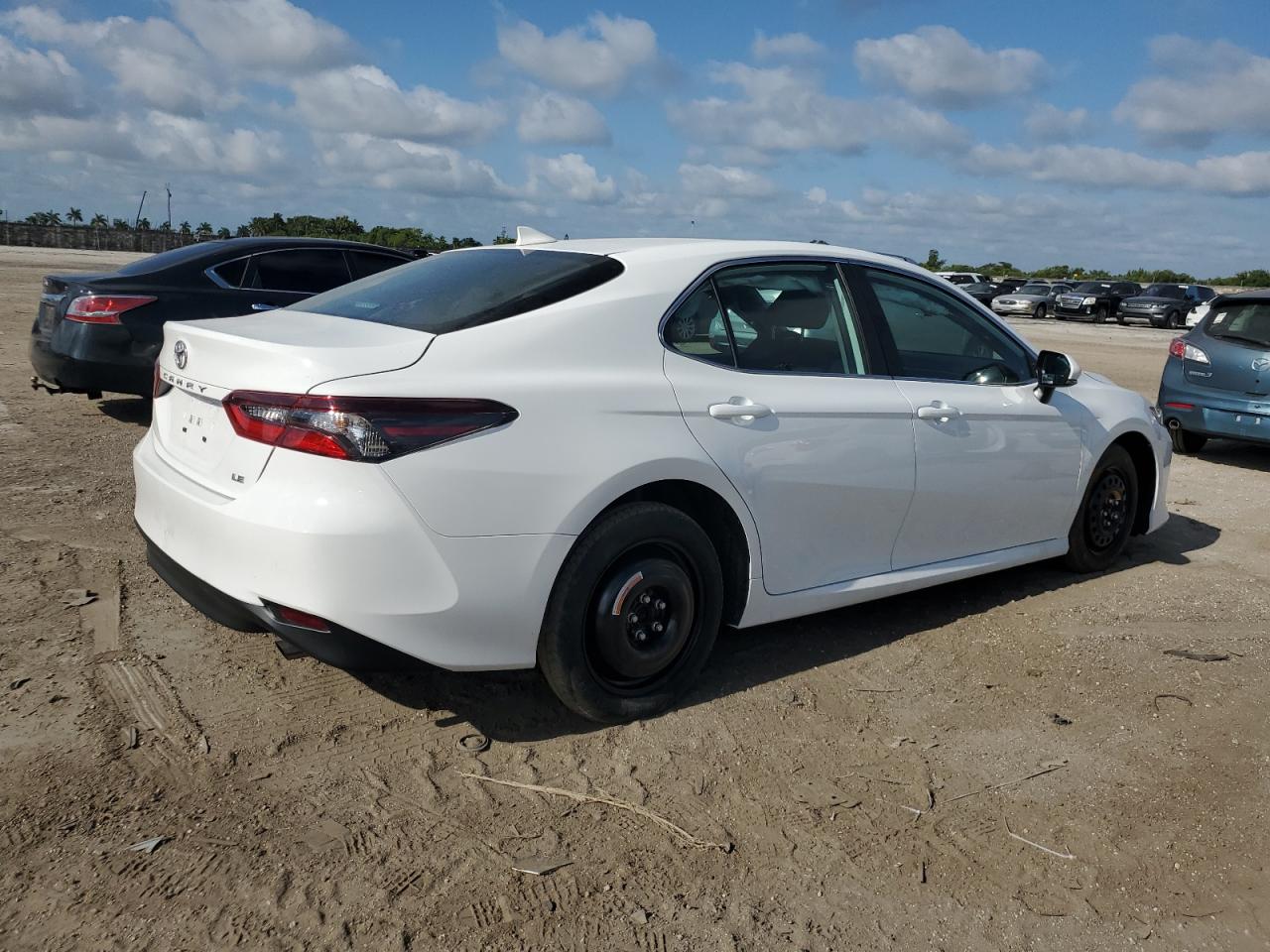 Photo 2 VIN: 4T1R11AK0RU224557 - TOYOTA CAMRY 