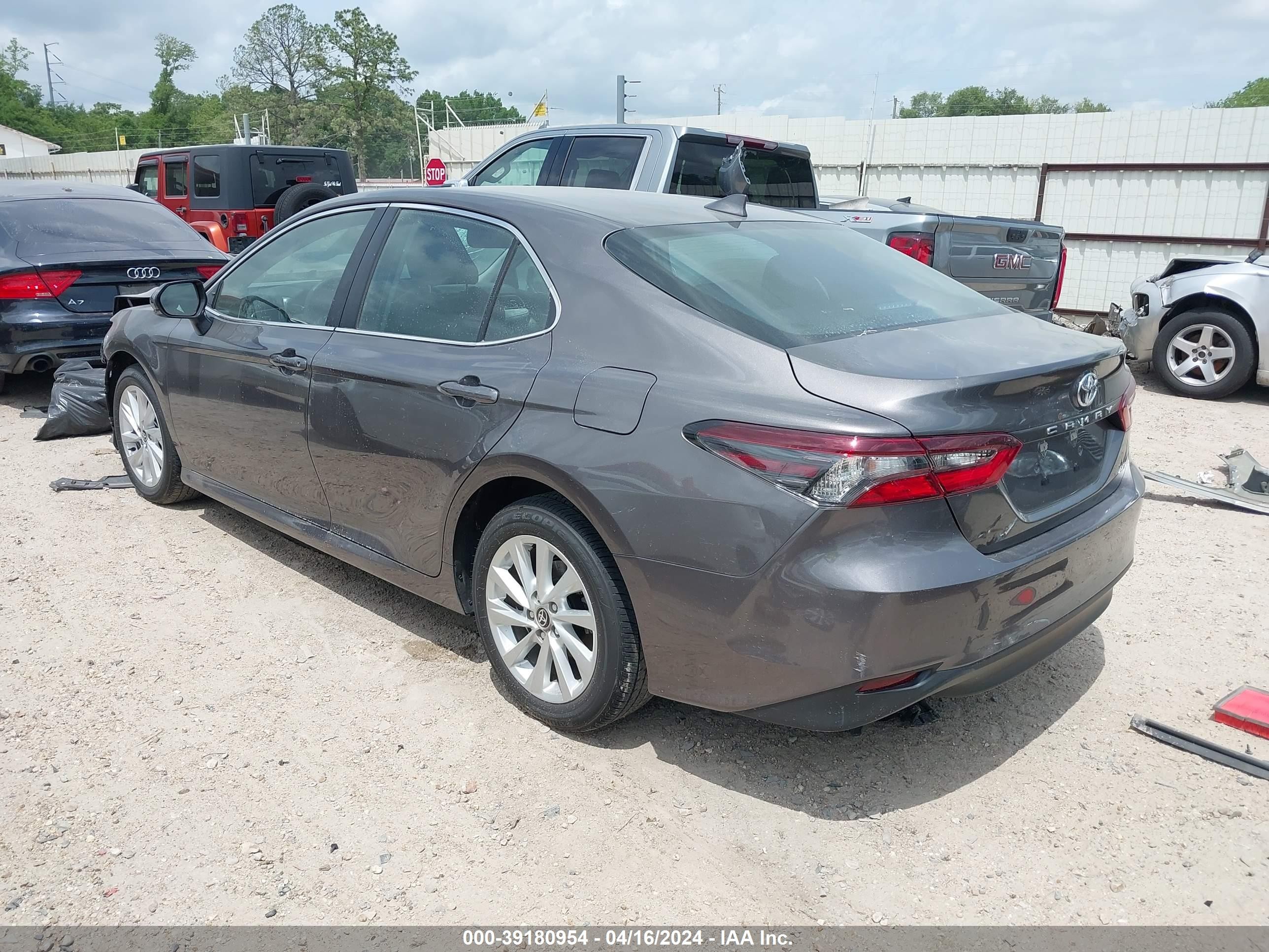 Photo 2 VIN: 4T1R11AK1RU882842 - TOYOTA CAMRY 