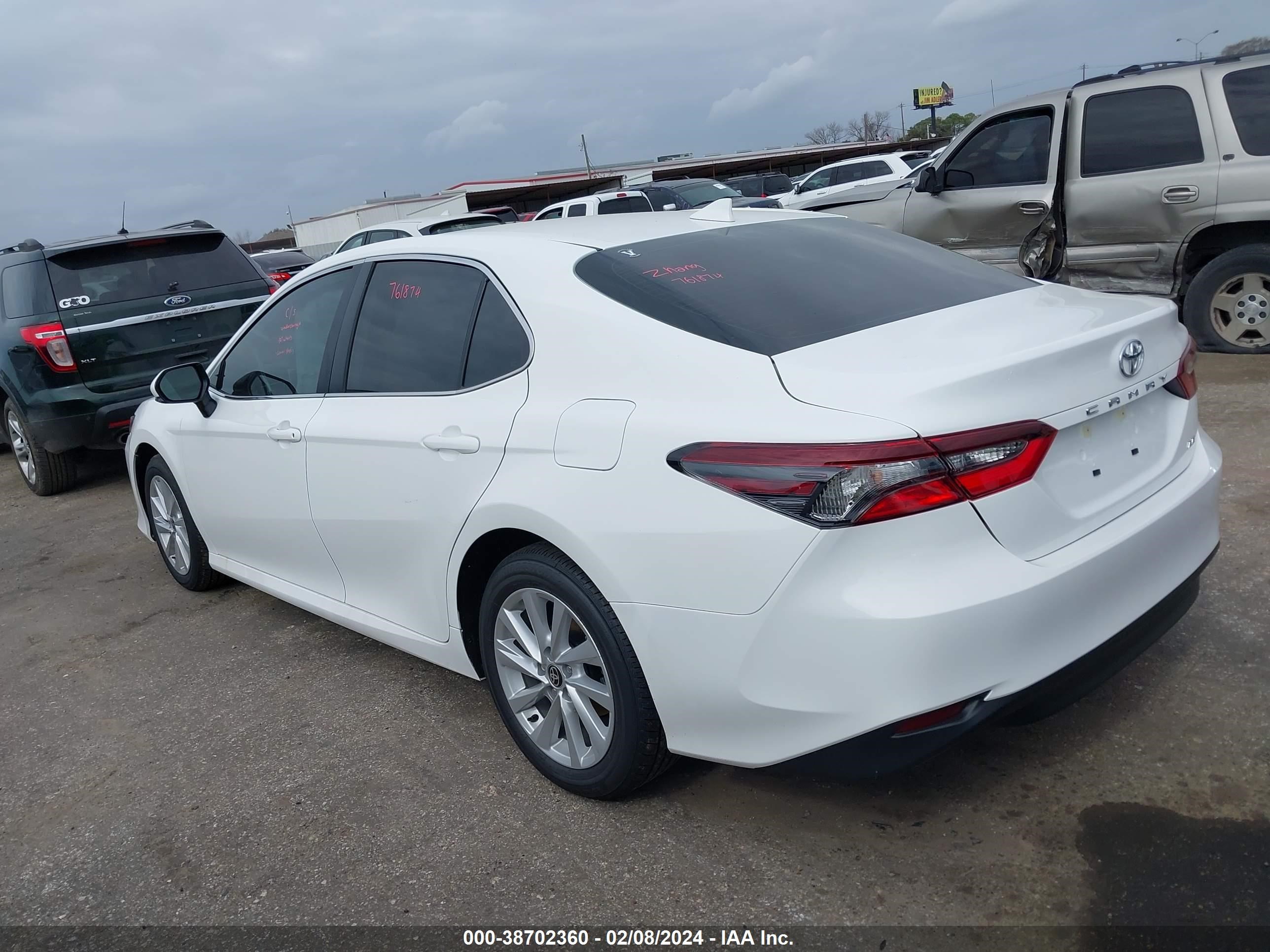 Photo 2 VIN: 4T1R11AK5RU218513 - TOYOTA CAMRY 