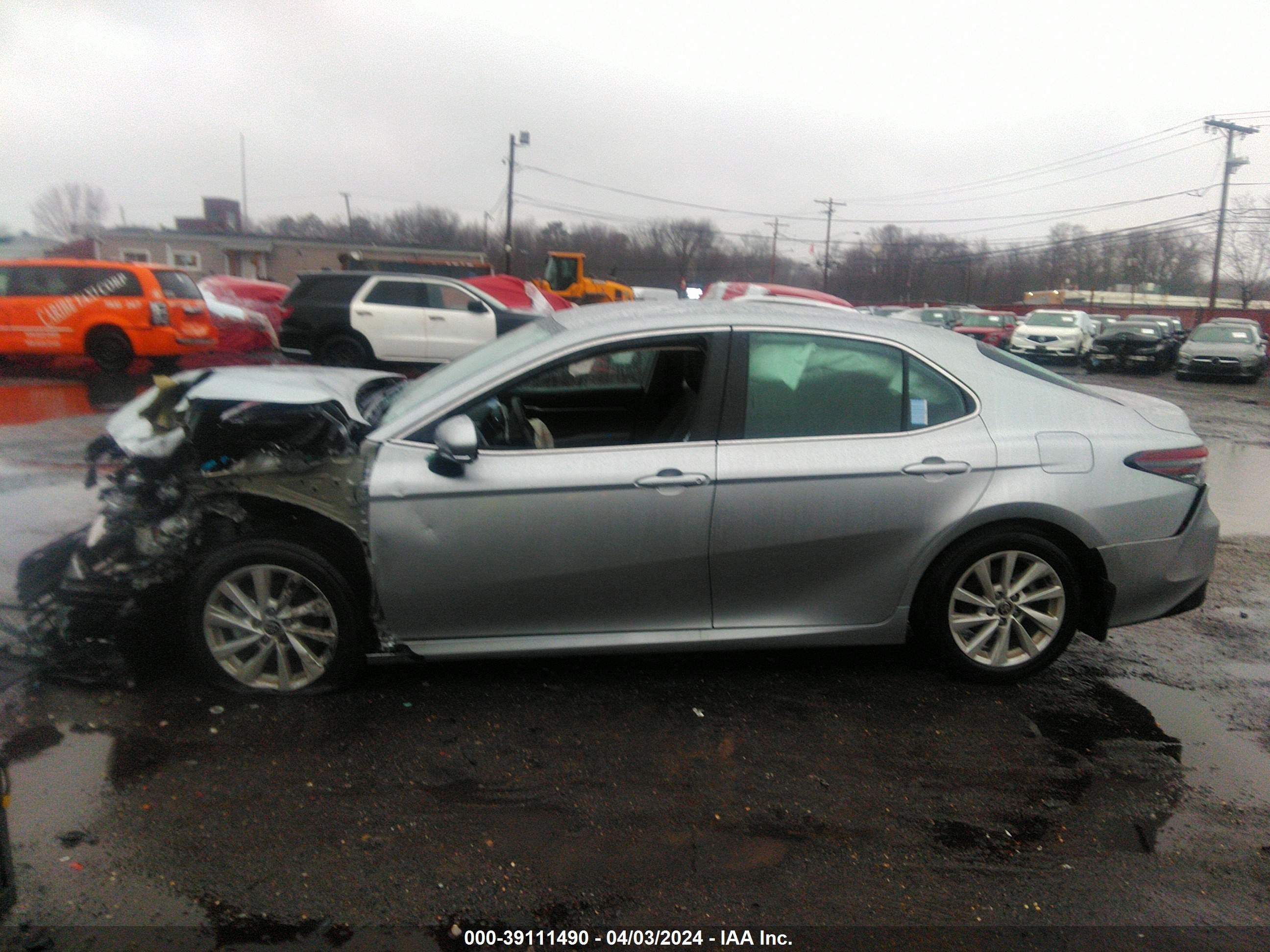 Photo 13 VIN: 4T1R11AK6NU703768 - TOYOTA CAMRY 