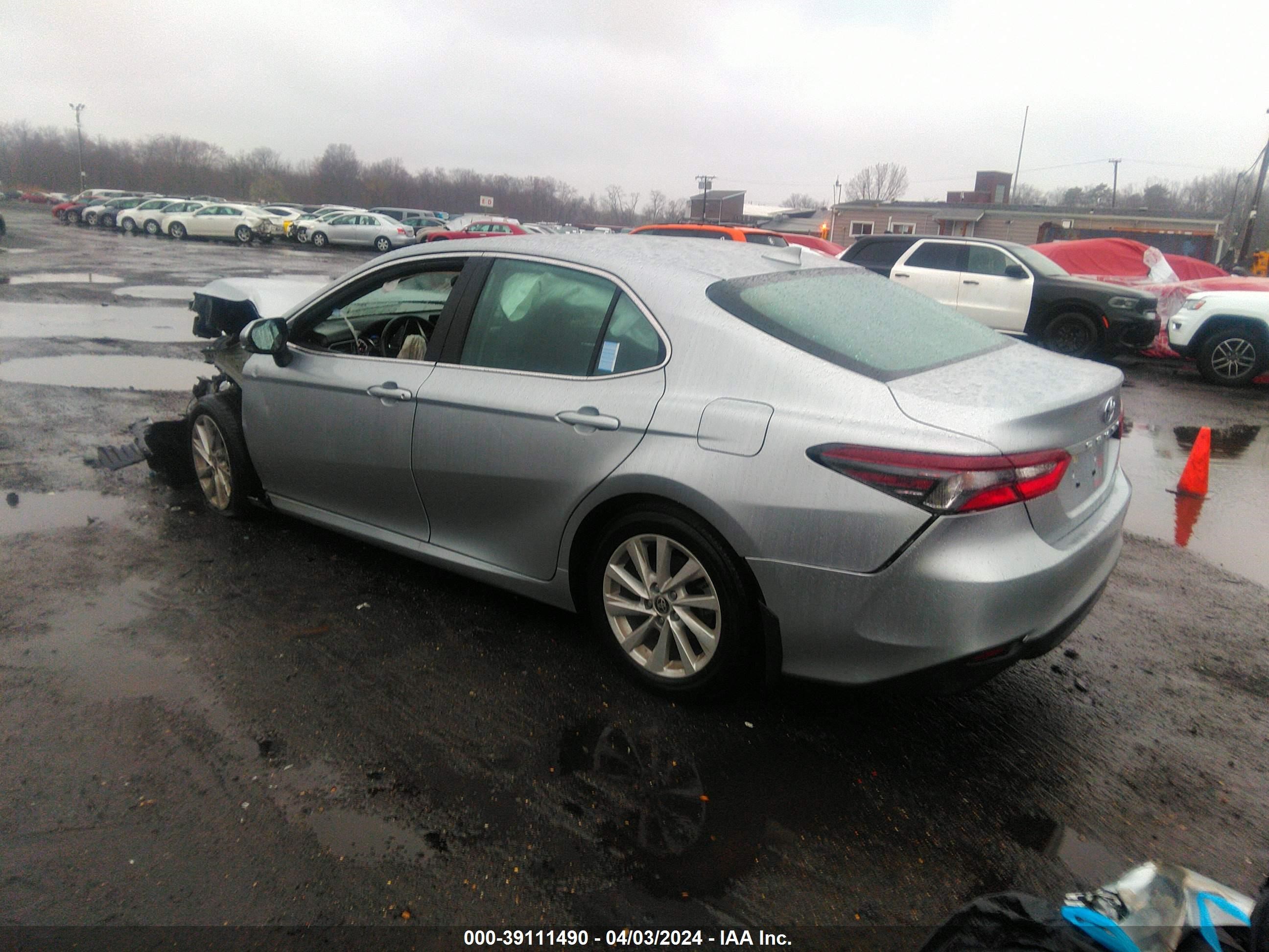 Photo 2 VIN: 4T1R11AK6NU703768 - TOYOTA CAMRY 