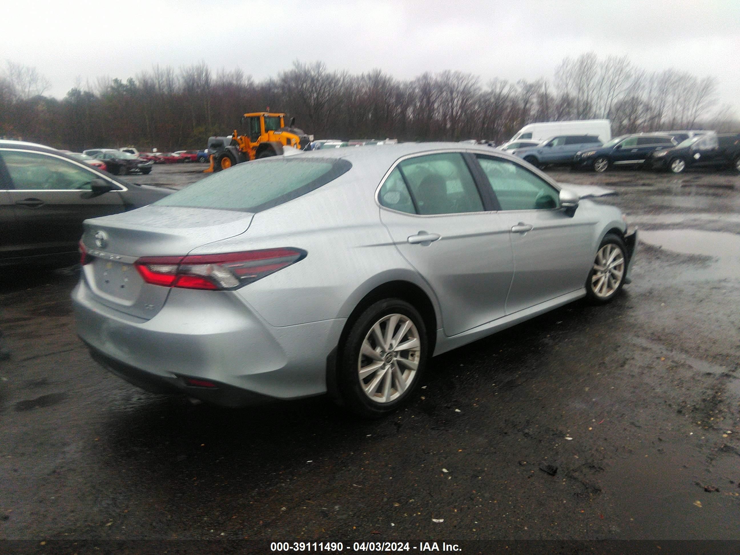 Photo 3 VIN: 4T1R11AK6NU703768 - TOYOTA CAMRY 