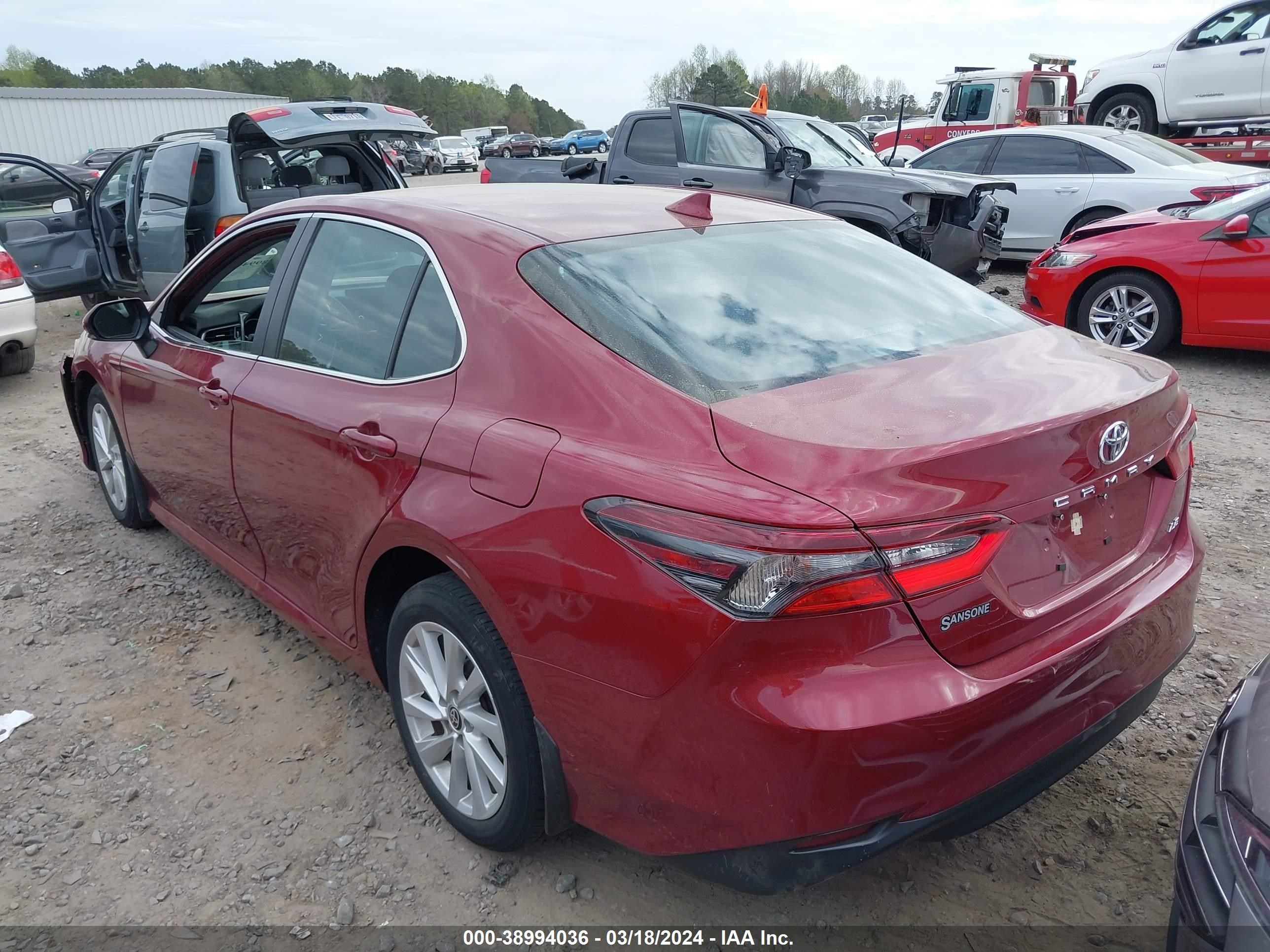 Photo 2 VIN: 4T1R11AK7NU693834 - TOYOTA CAMRY 