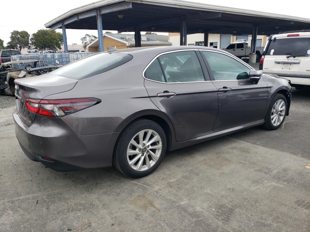 Photo 2 VIN: 4T1R11AK7RU868489 - TOYOTA CAMRY 