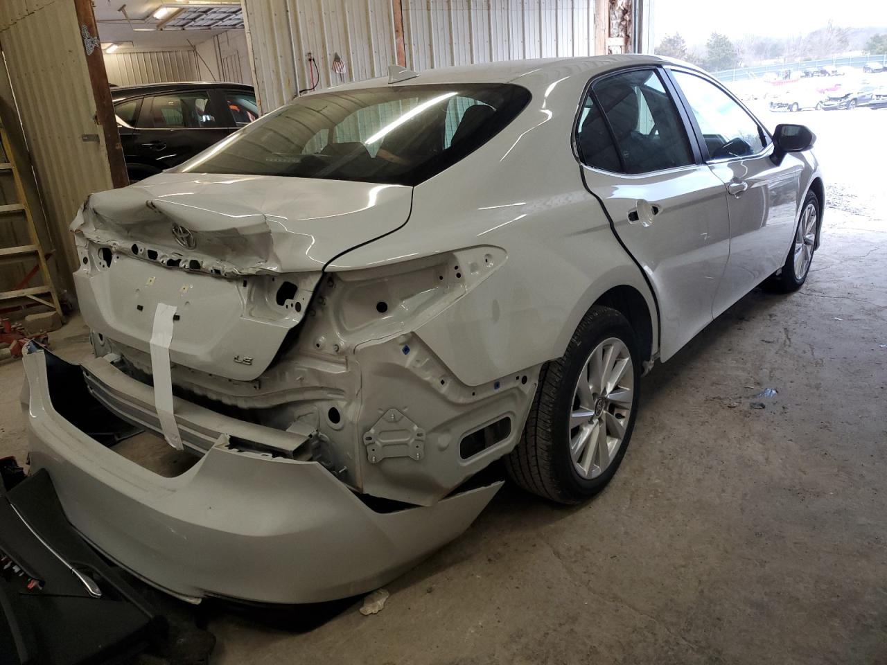 Photo 2 VIN: 4T1R11AK8PU131363 - TOYOTA CAMRY 