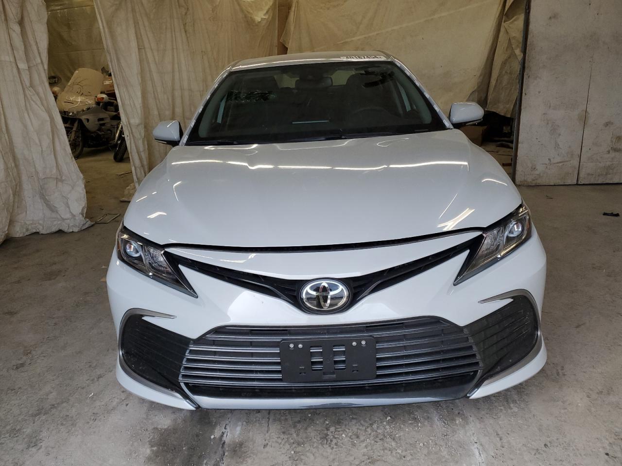 Photo 4 VIN: 4T1R11AK8PU131363 - TOYOTA CAMRY 