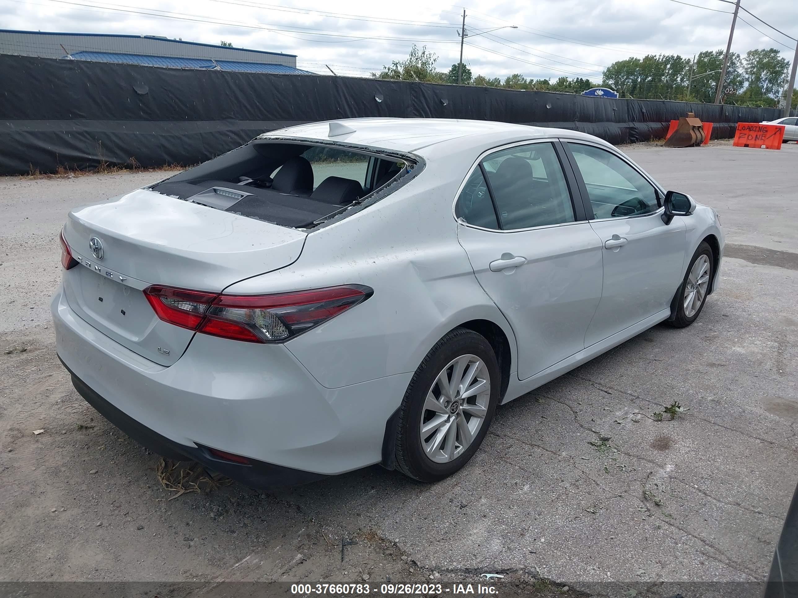 Photo 3 VIN: 4T1R11AK8PU167943 - TOYOTA CAMRY 