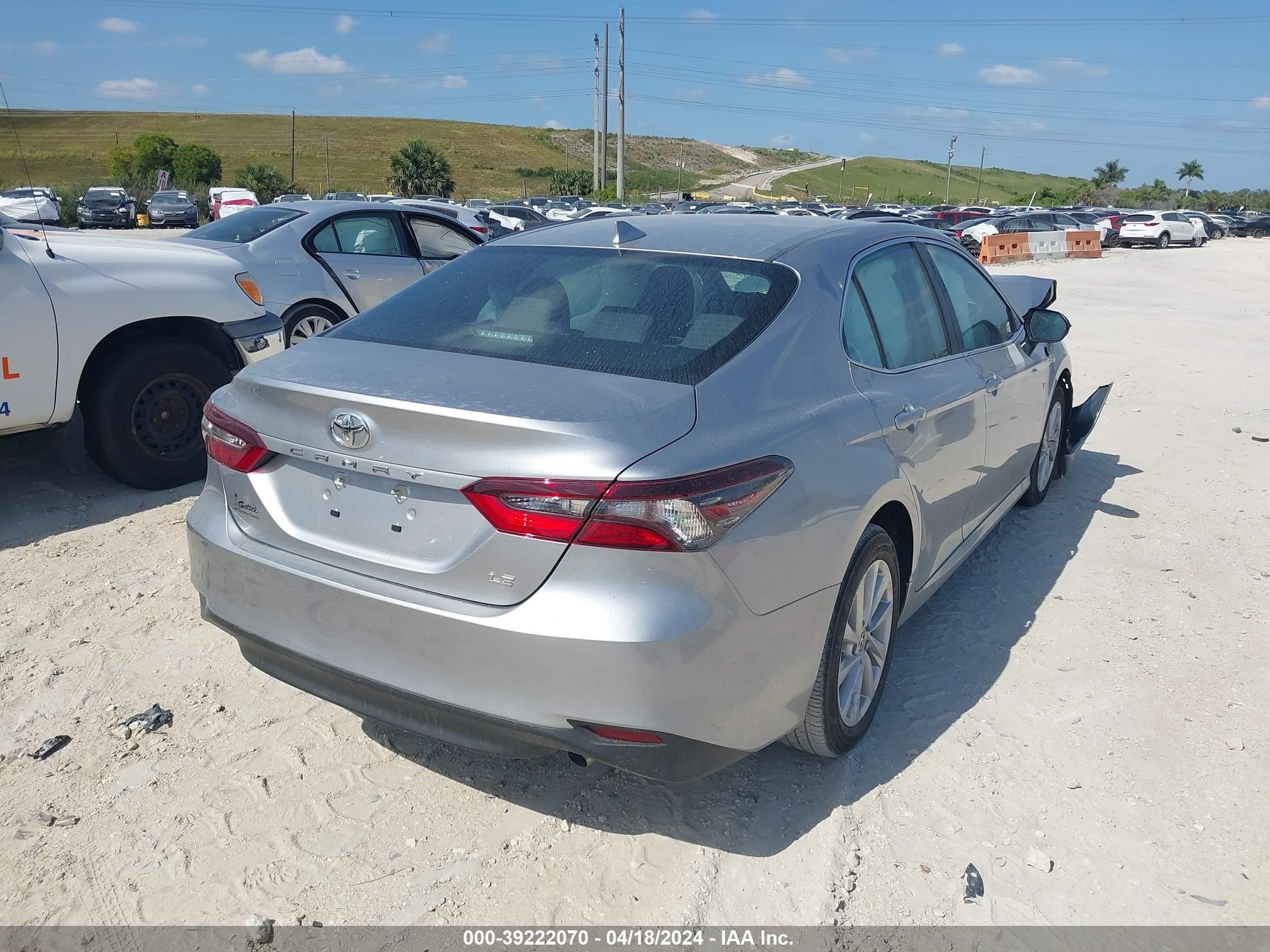 Photo 3 VIN: 4T1R11AK9RU906577 - TOYOTA CAMRY 