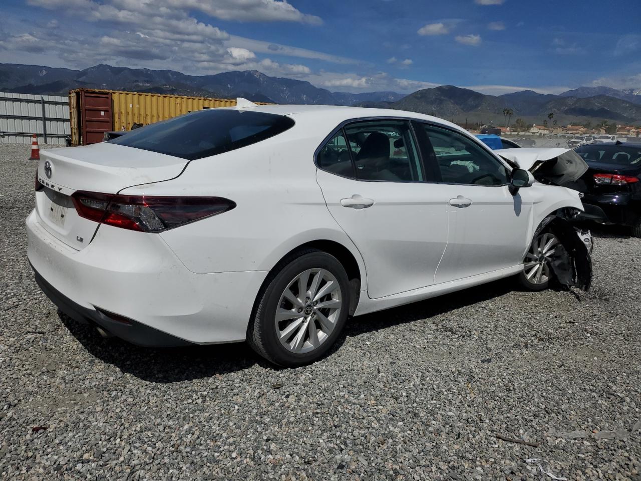 Photo 2 VIN: 4T1R11AKXNU706222 - TOYOTA CAMRY 