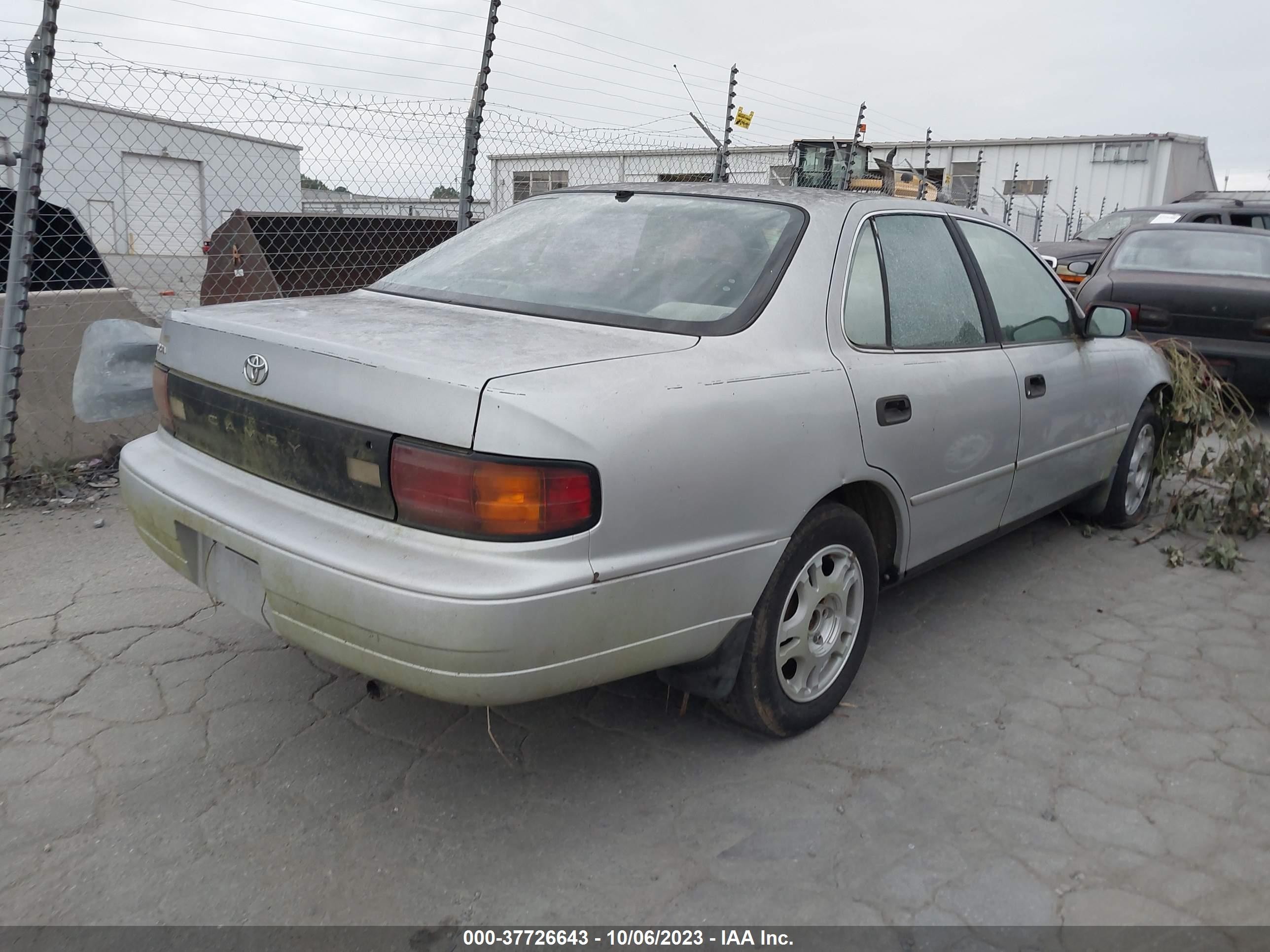 Photo 3 VIN: 4T1SK11E4PU315420 - TOYOTA CAMRY 