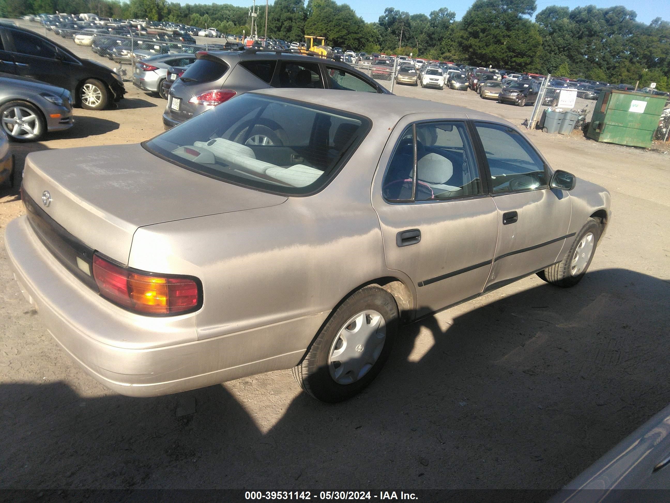 Photo 3 VIN: 4T1SK11E7NU052823 - TOYOTA CAMRY 