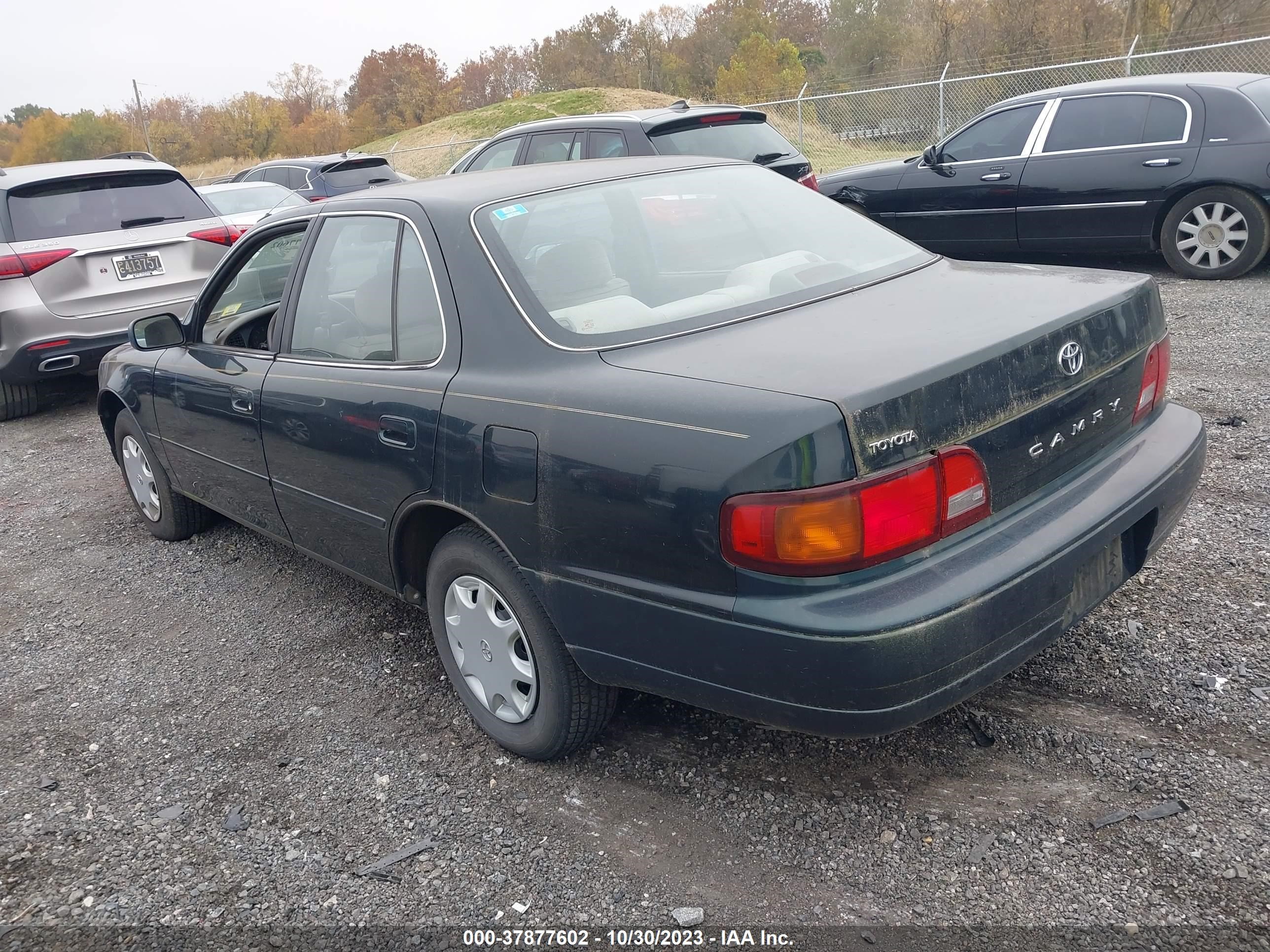 Photo 2 VIN: 4T1SK11E9SU590502 - TOYOTA CAMRY 