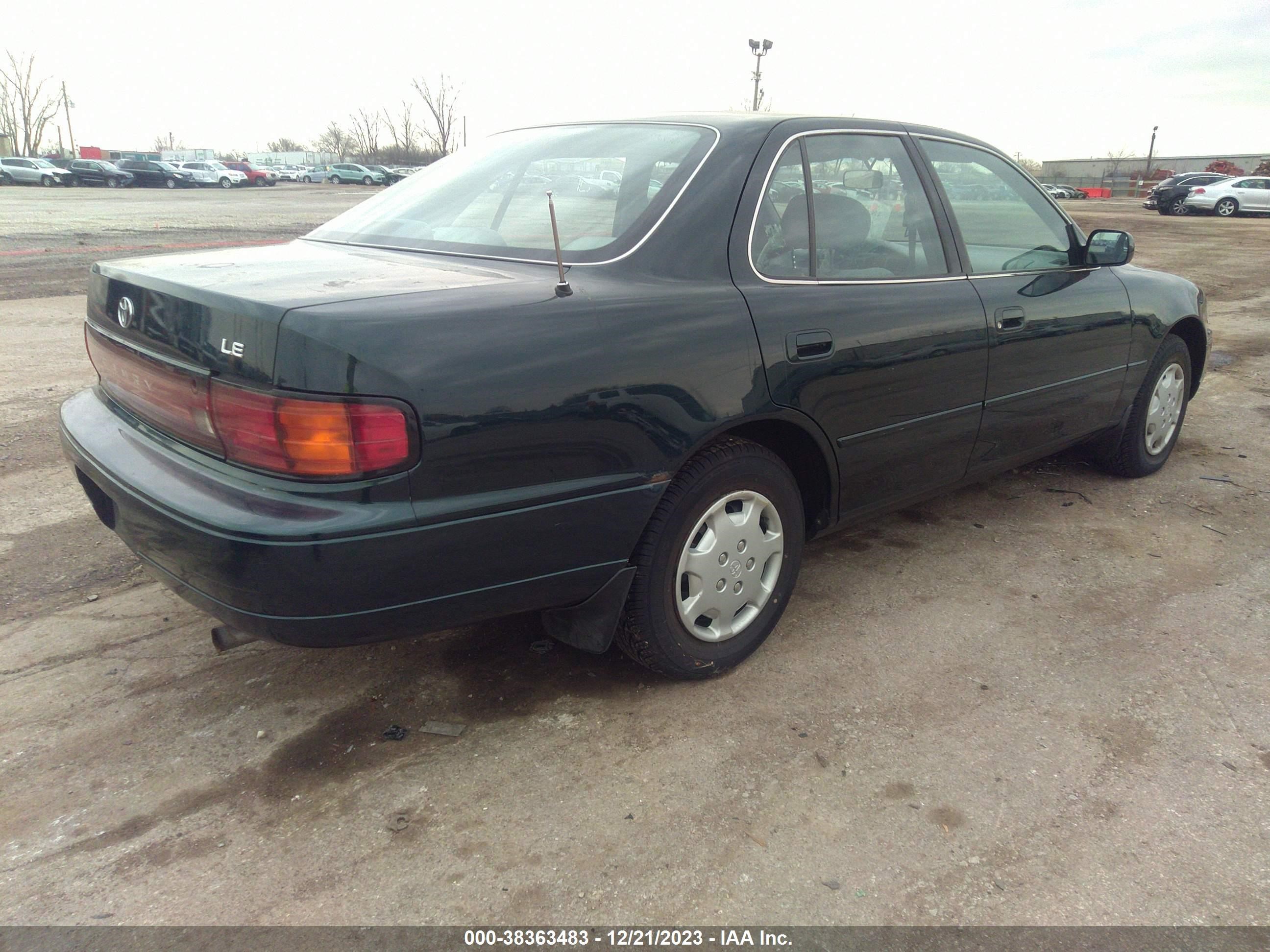 Photo 3 VIN: 4T1SK12E2RU470906 - TOYOTA CAMRY 